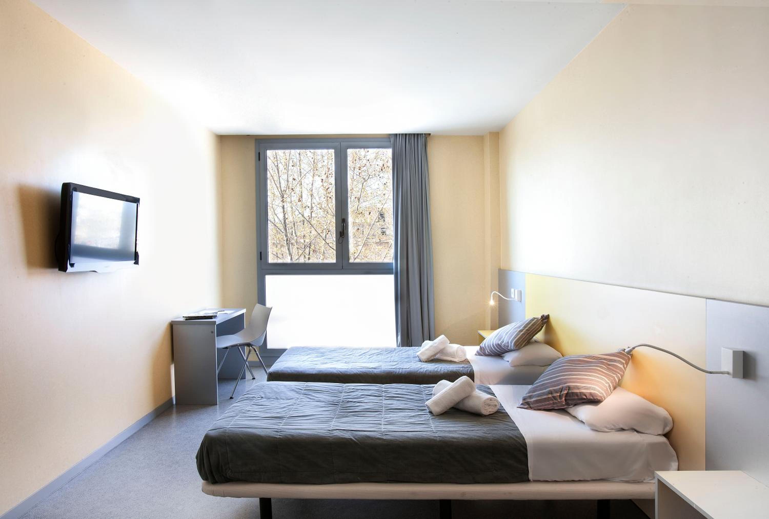 Twin Room with Private Bathroom photo 2