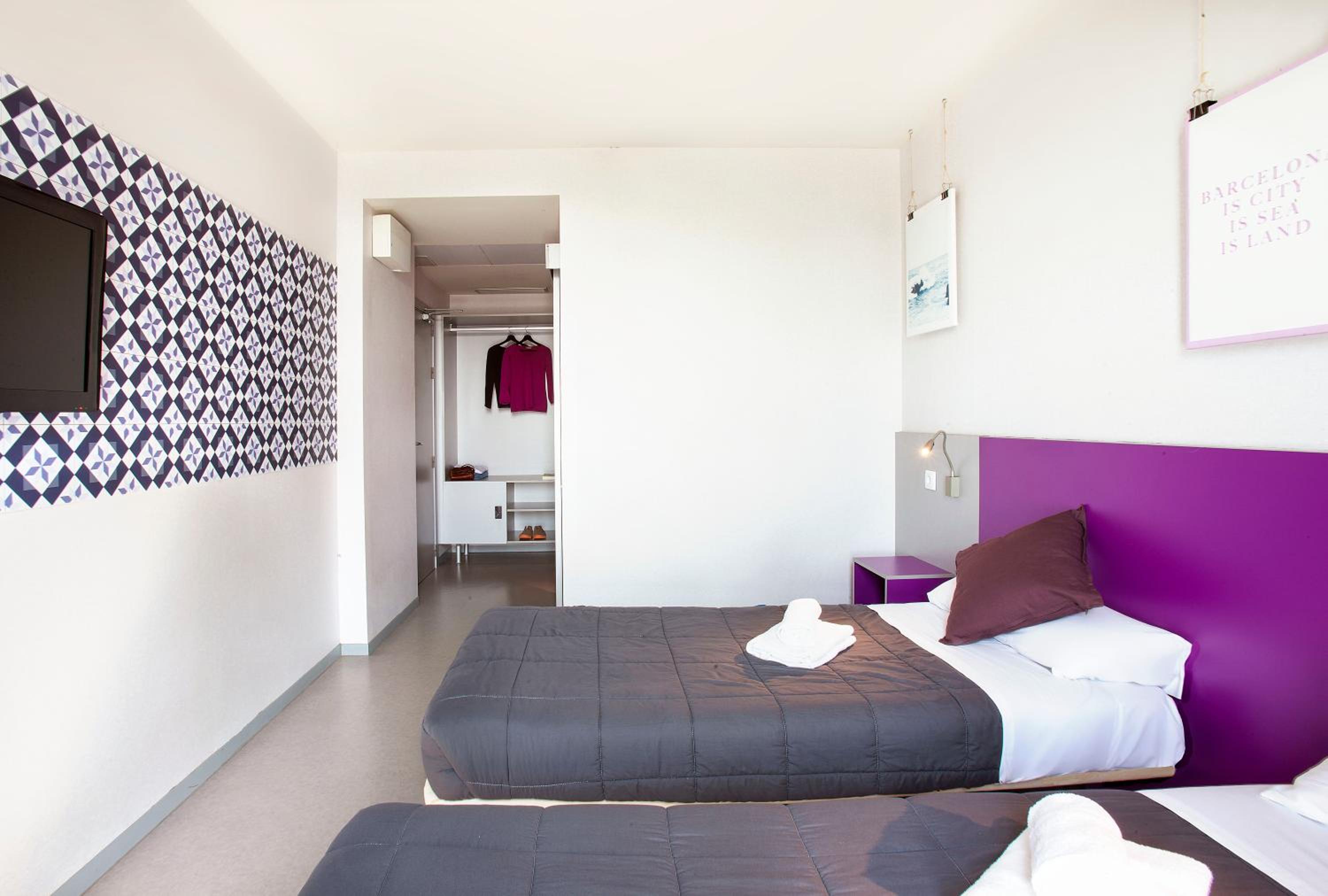 Twin Room with Private Bathroom photo 3