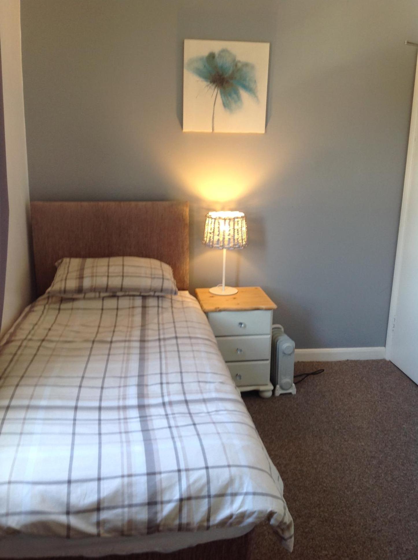 Single Room with Shared Bathroom photo 2