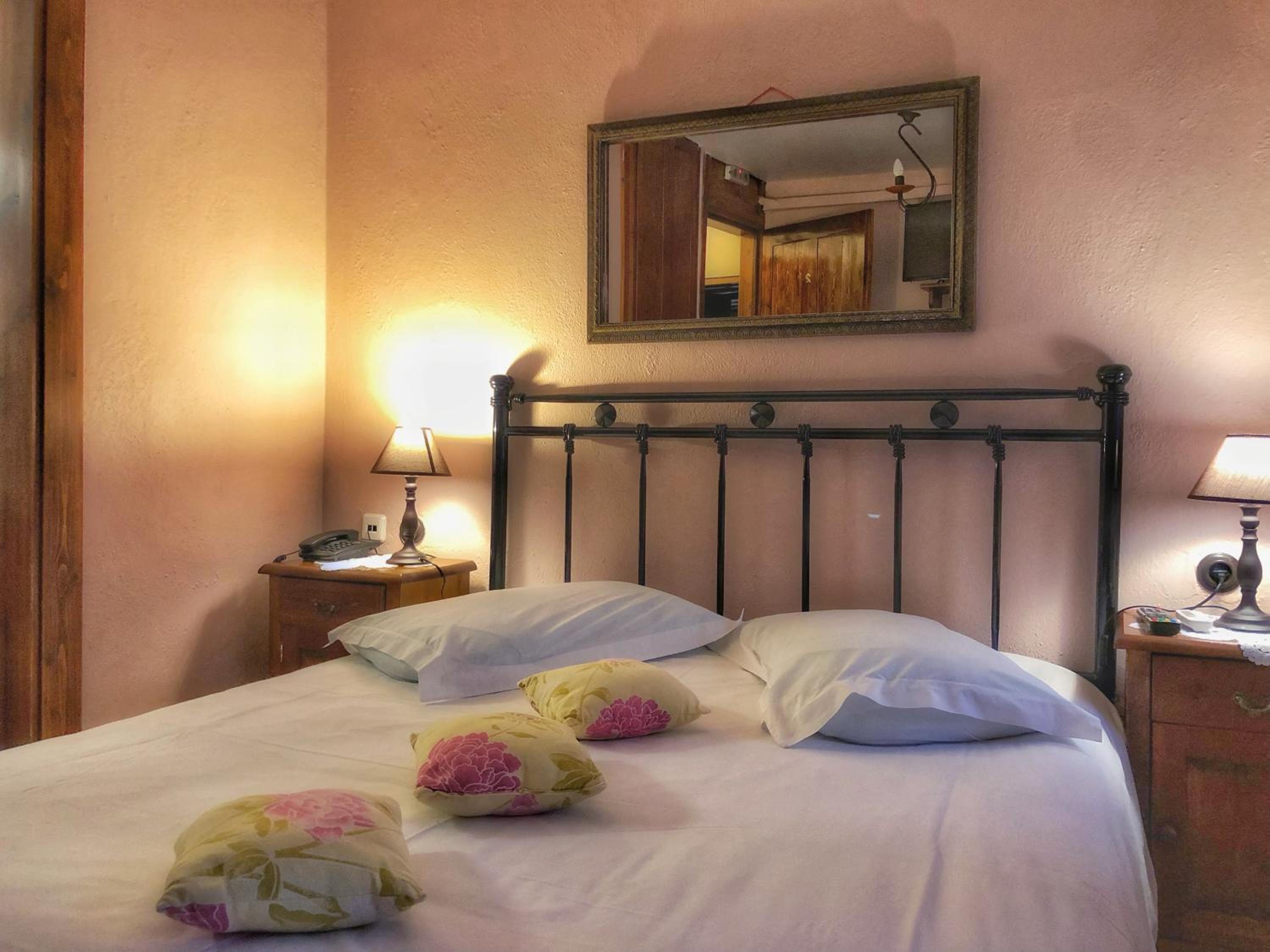 Double or Twin Room - Photo 4