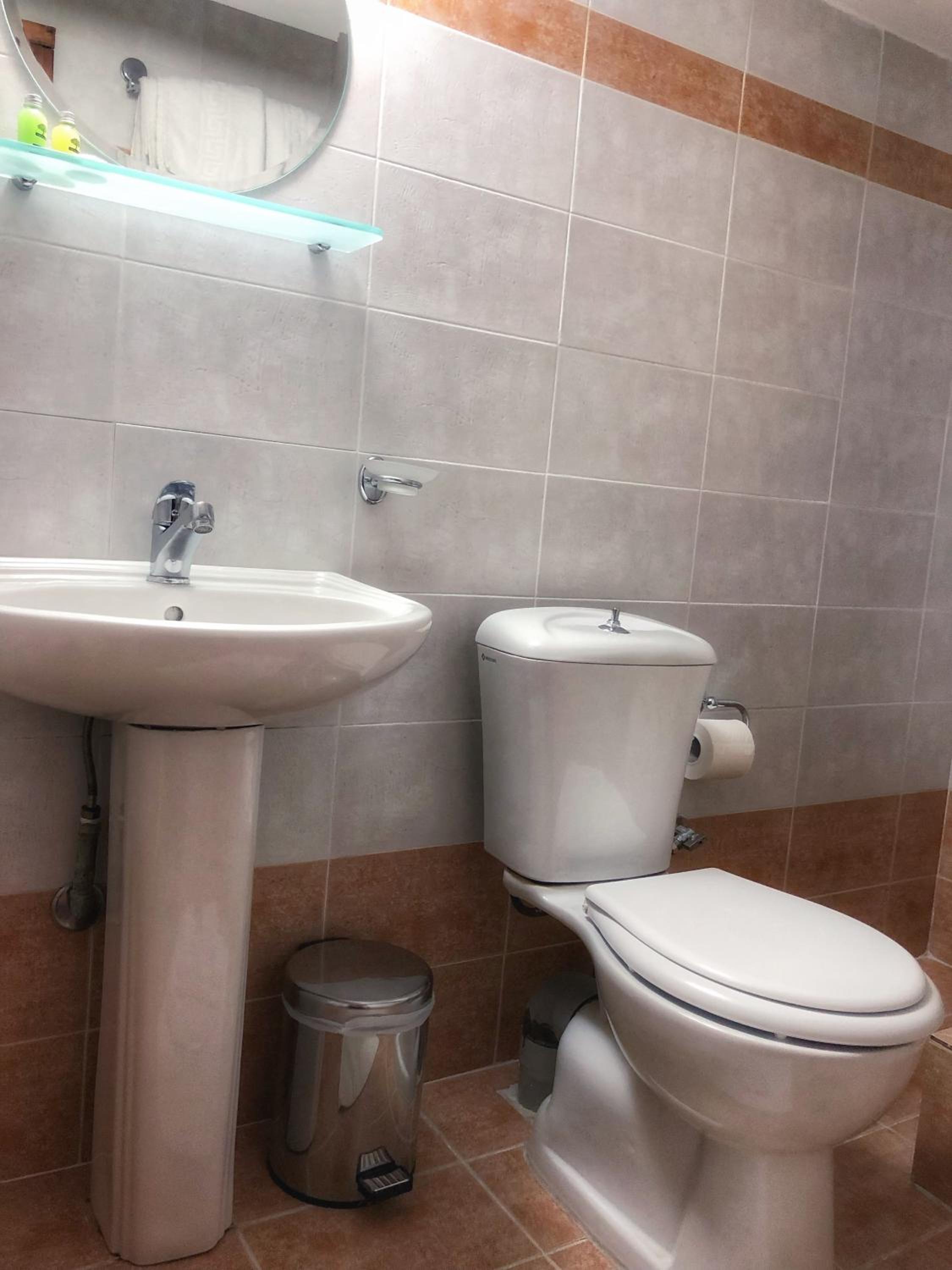 Double or Twin Room - Photo 15