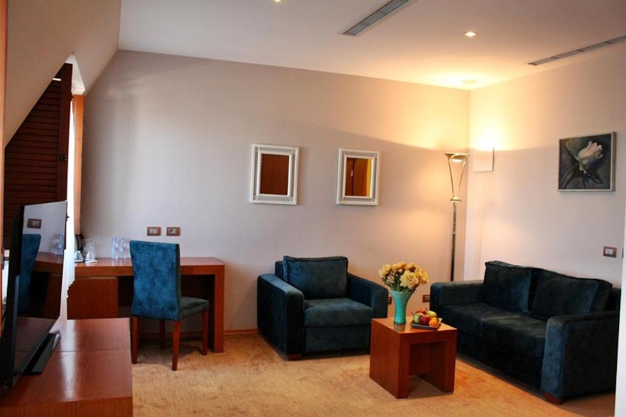 Suite - Photo 2