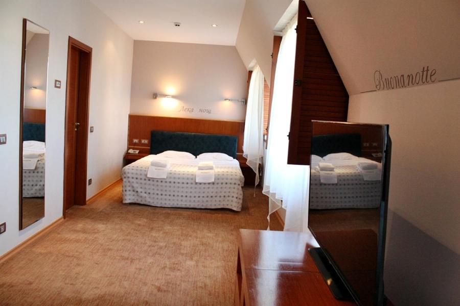 Suite - Photo 3