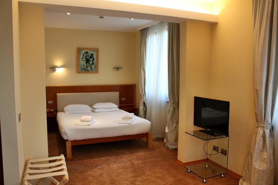 Deluxe Junior Suite - Photo 1