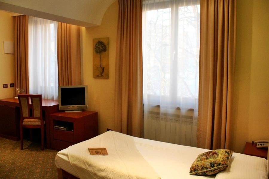 Single Room photo 2