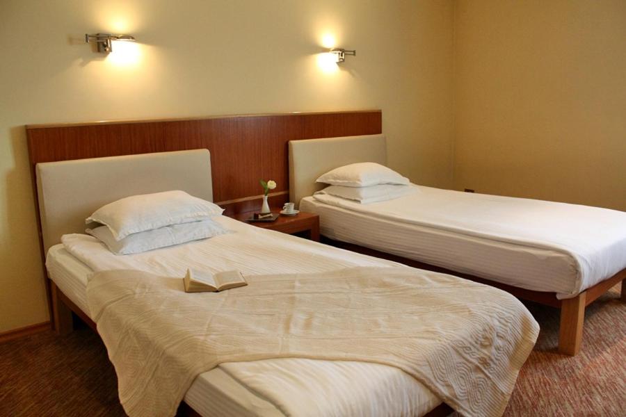 Twin Room - Photo 2