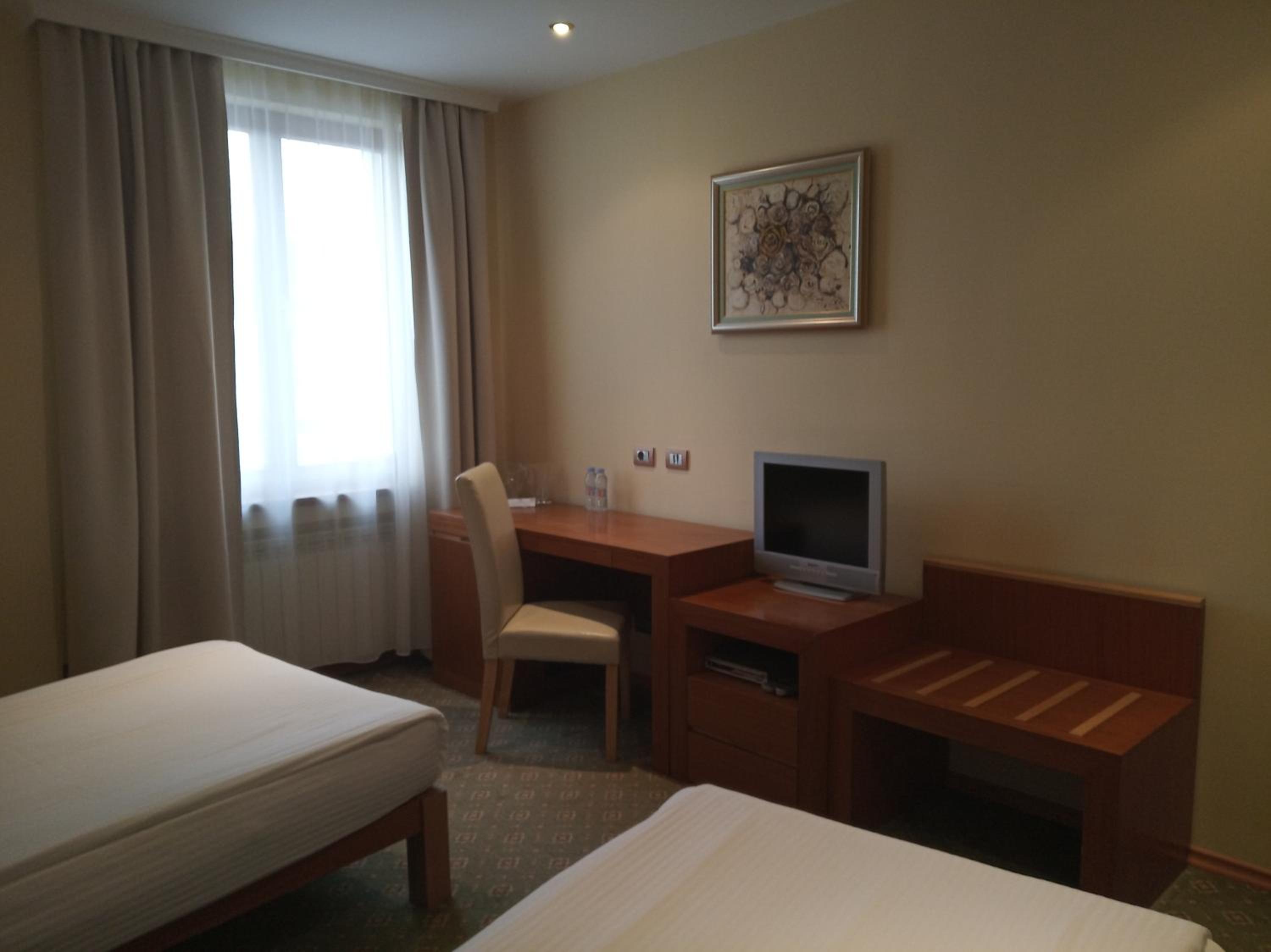 Twin Room - Photo 1