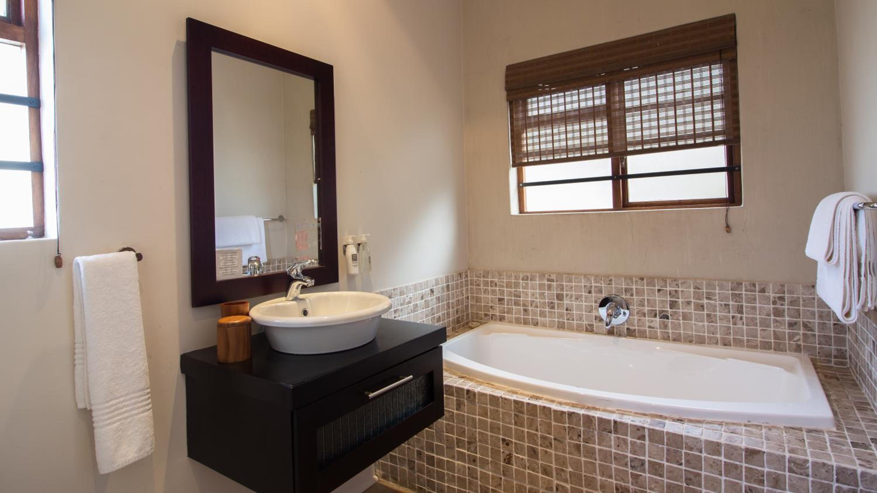 Executive Suite - Photo 11