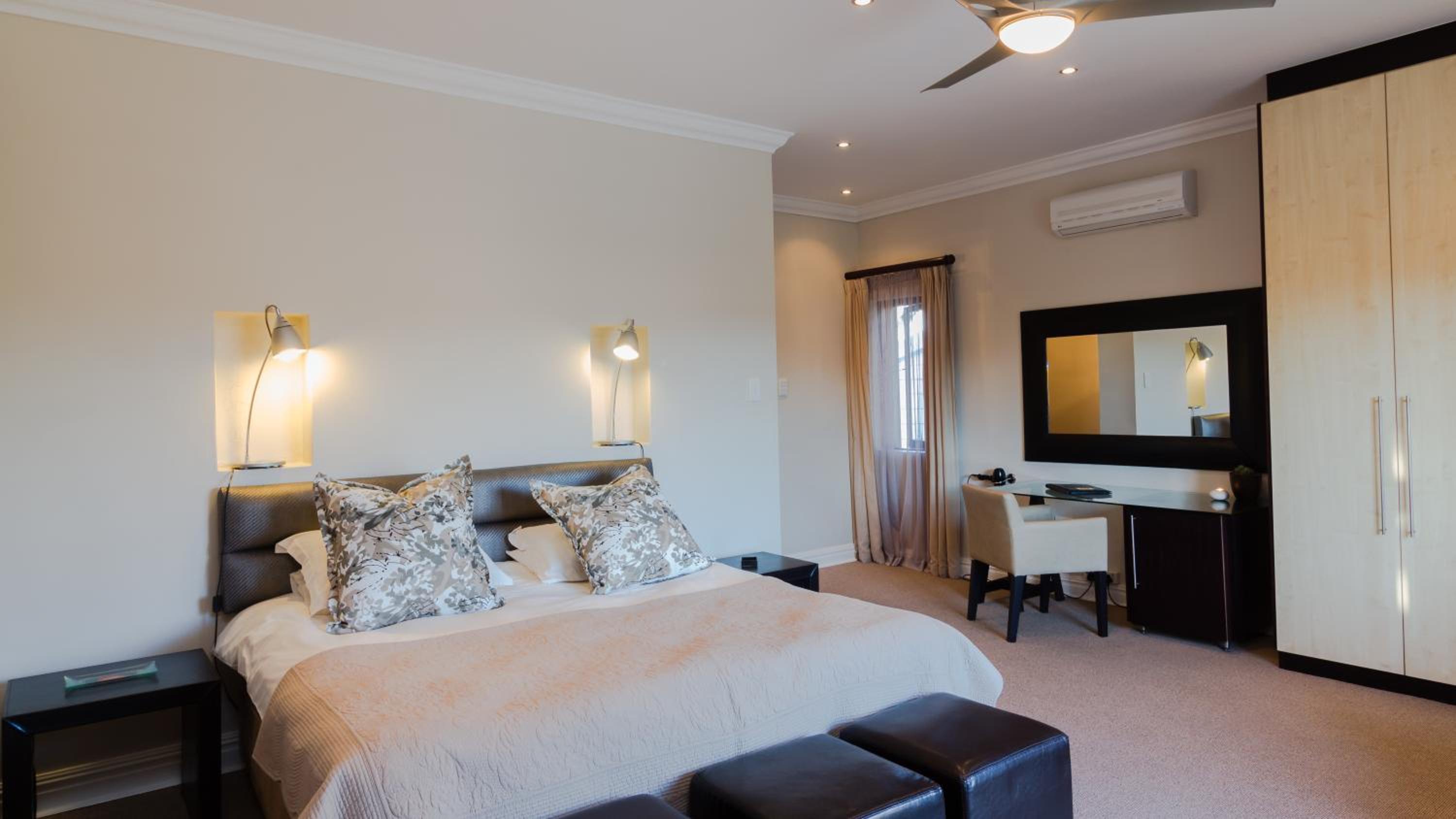 Executive Suite - Photo 13