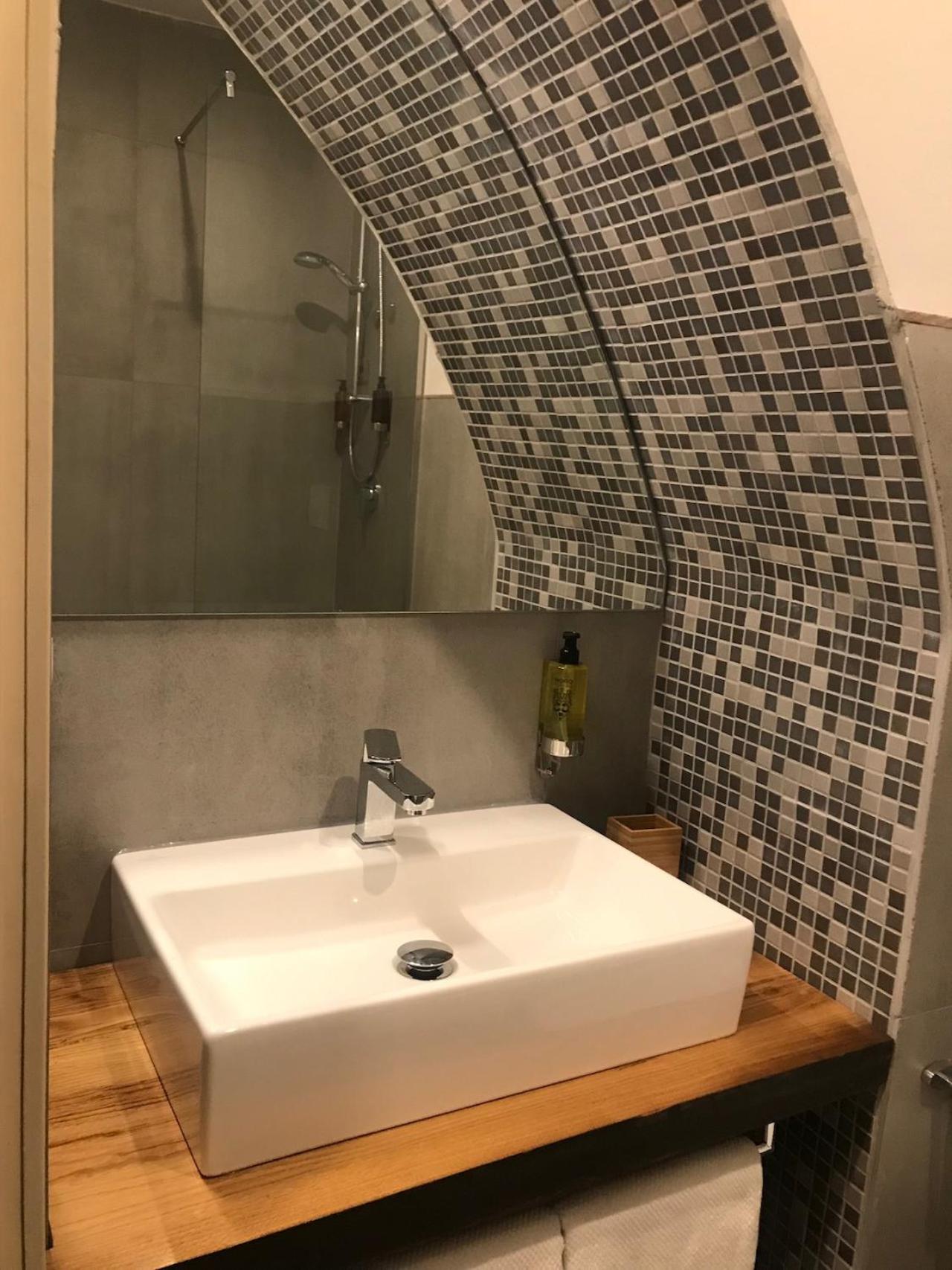 One-Bedroom Apartment - Photo 12