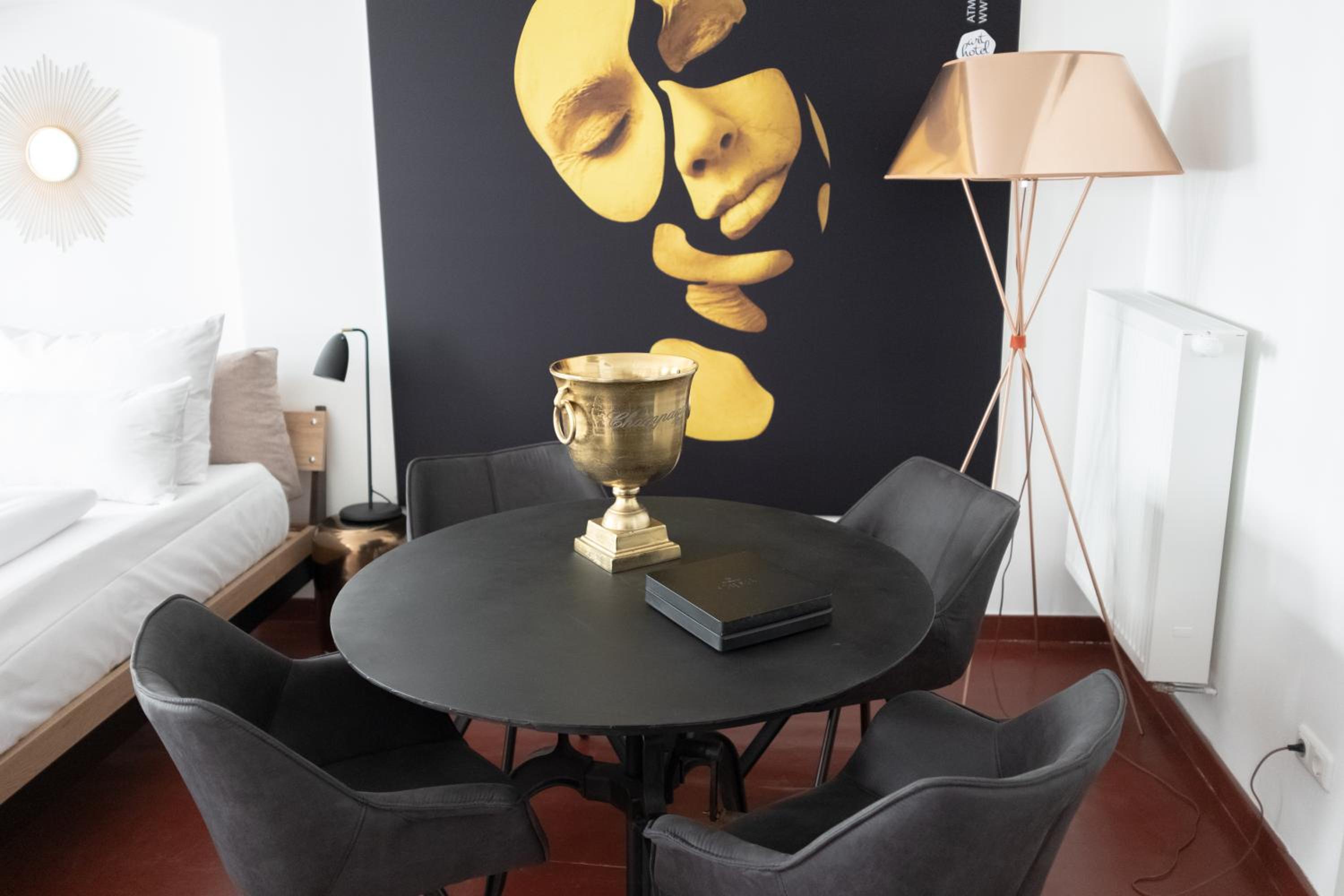 Apartment - Photo 32