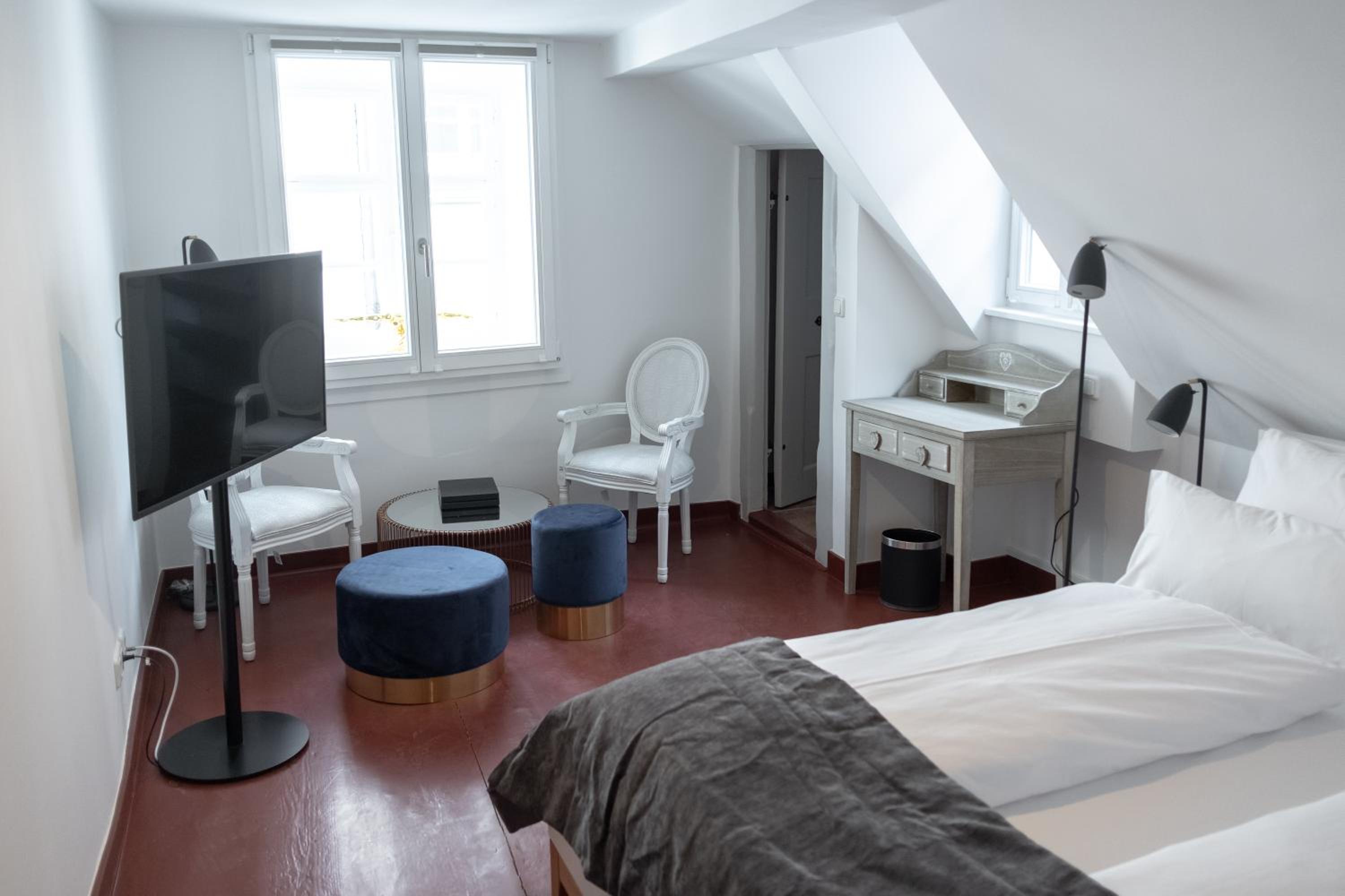 Double Room with Private External Bathroom - Photo 3