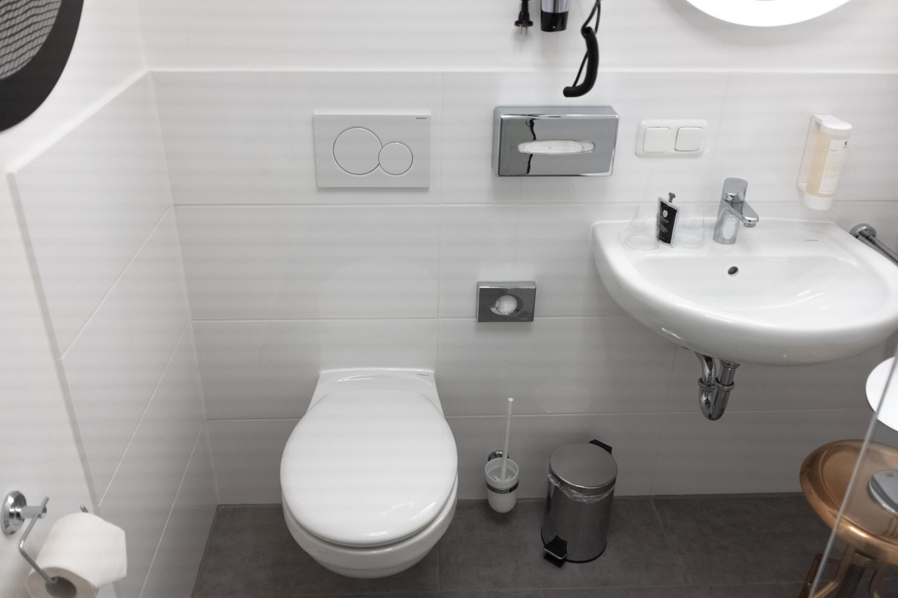 Double Room with Private External Bathroom - Photo 5