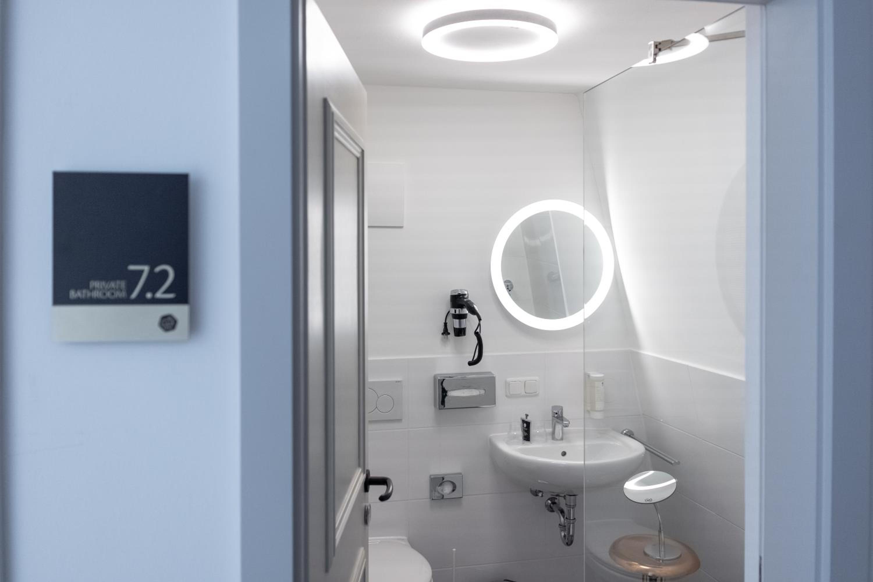 Double Room with Private External Bathroom - Photo 6