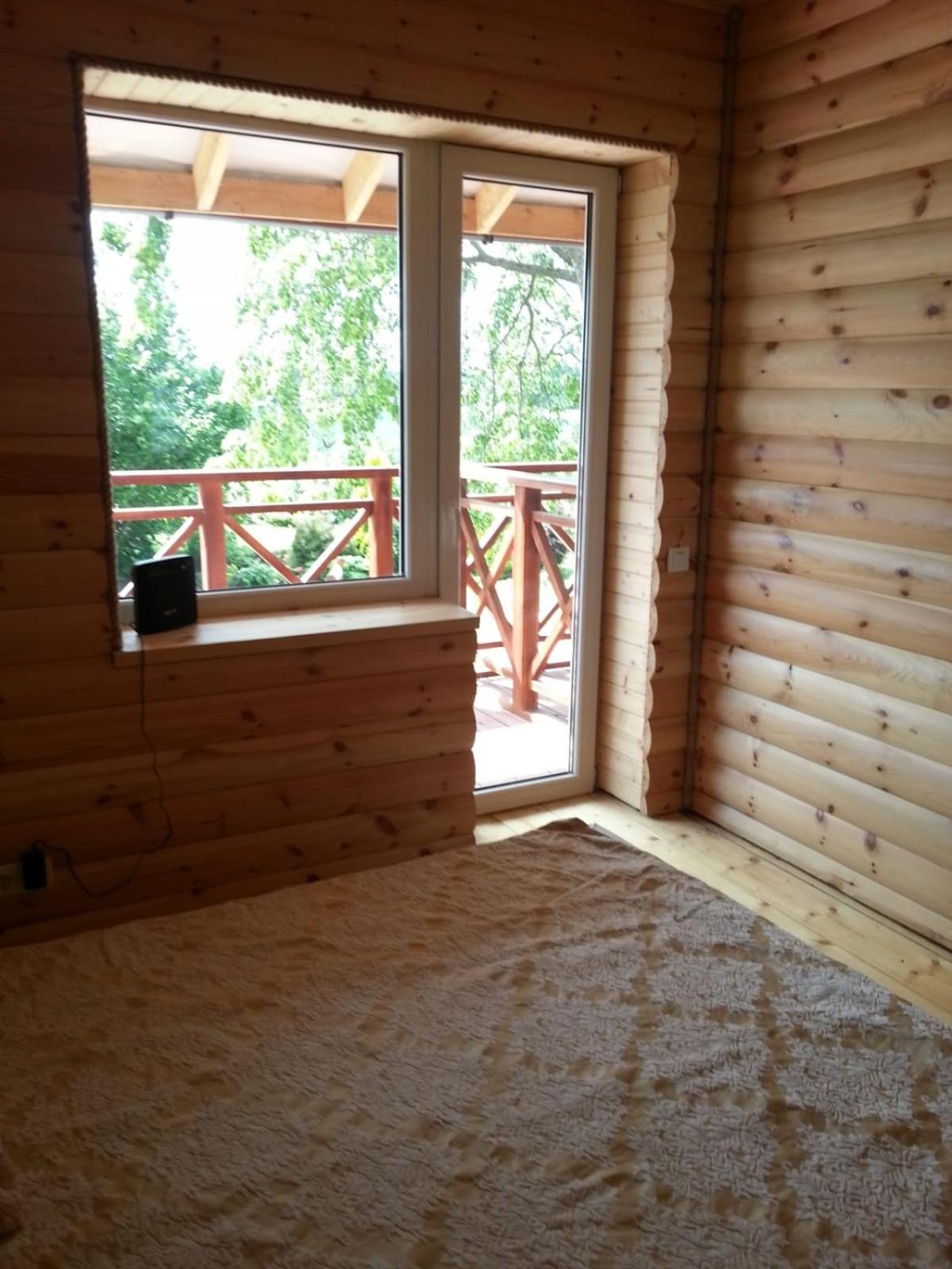 Six-Bedroom House - Photo 5