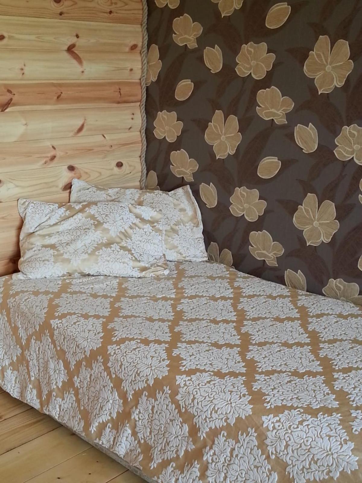 Six-Bedroom House - Photo 17