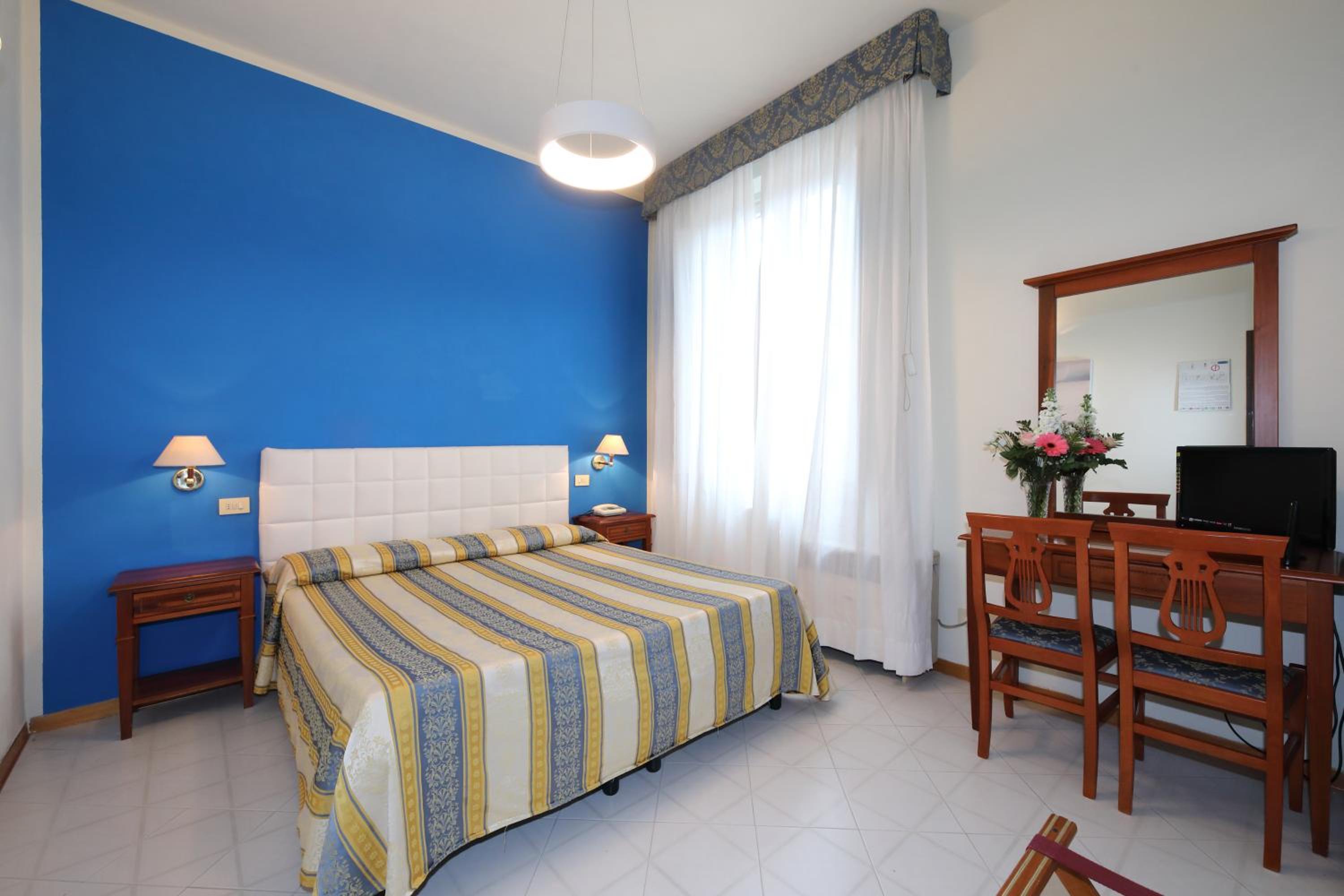 Double or Twin Room - Photo 8