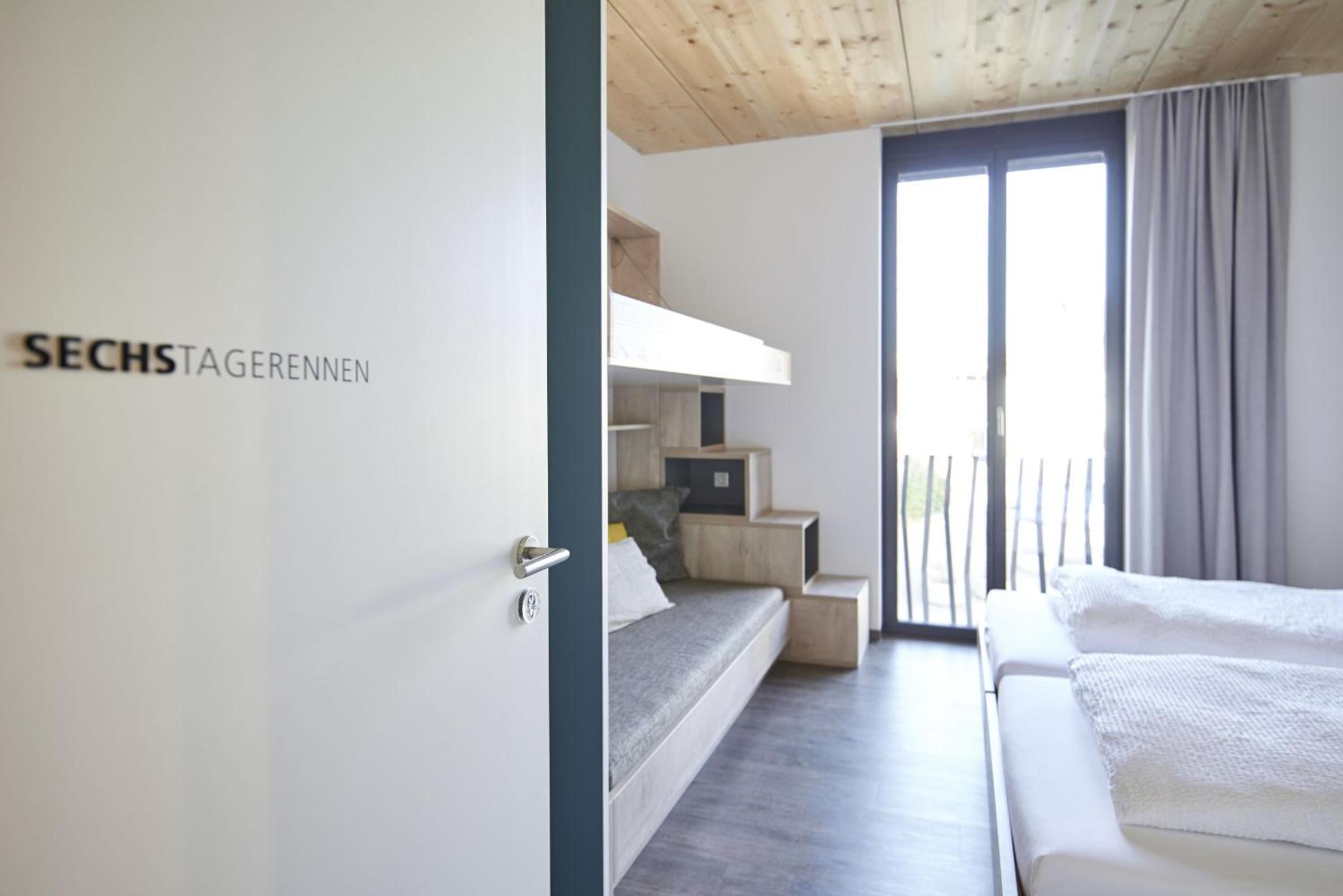 Quadruple Room with Shared Bathroom photo 2