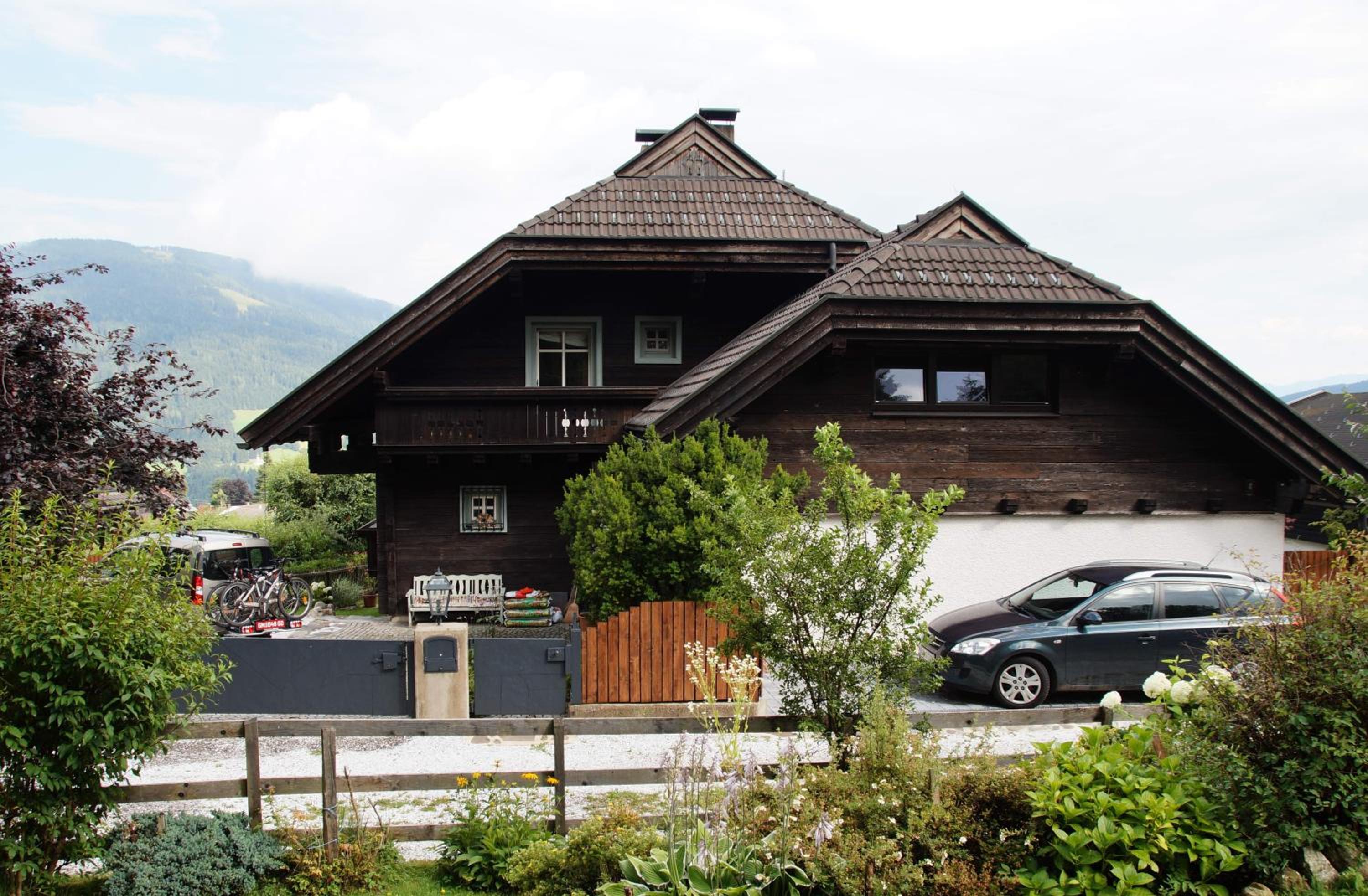 Apartment with Mountain View photo 2