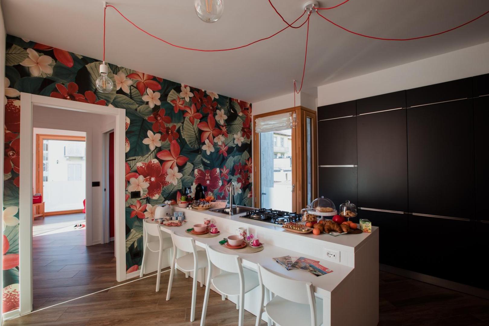 Deluxe King Suite - Photo 24