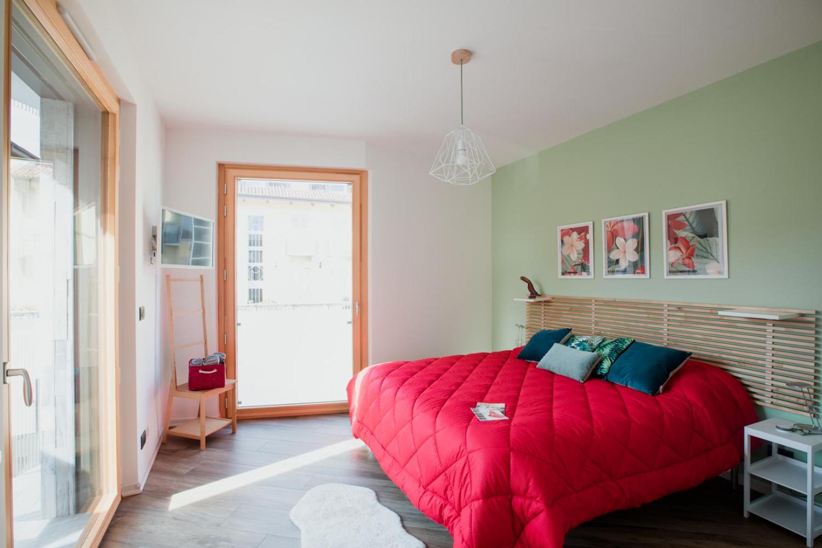 Deluxe King Suite - Photo 9