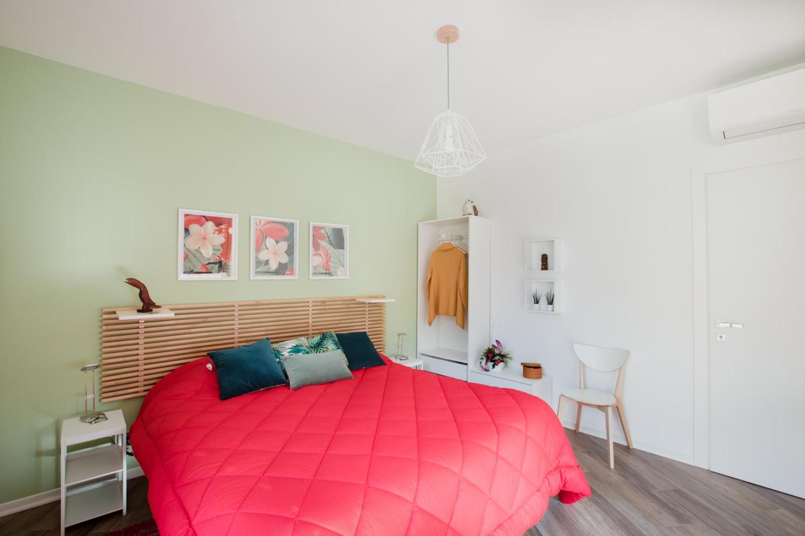 Deluxe King Suite - Photo 13