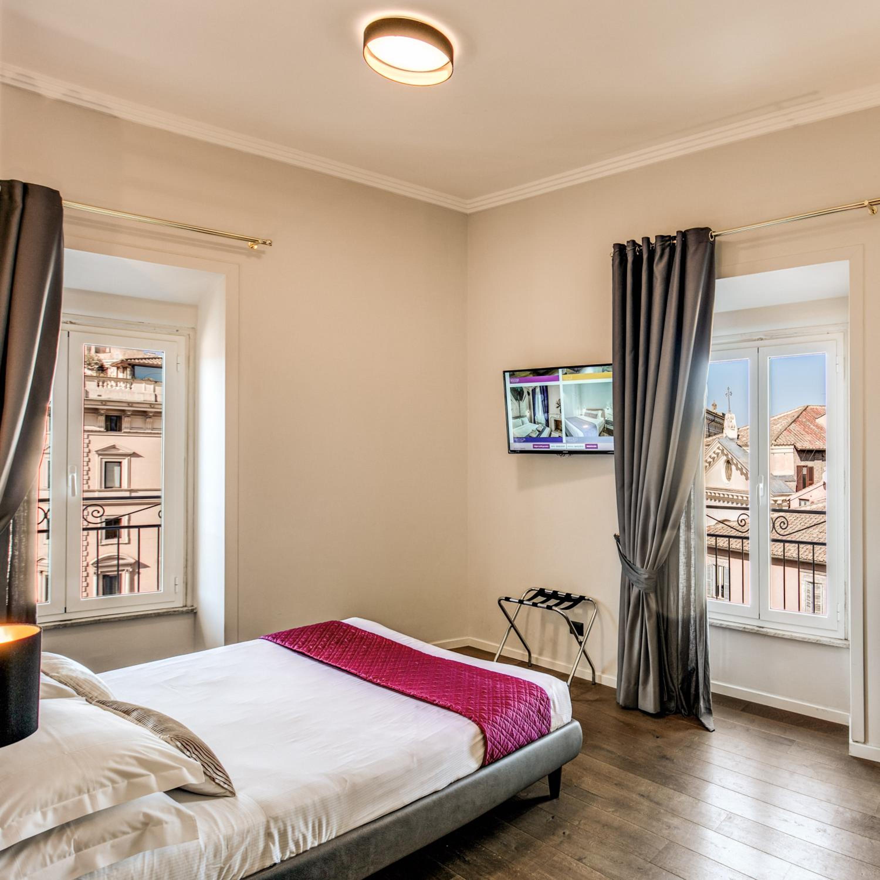 Deluxe Triple Room with City View photo 3