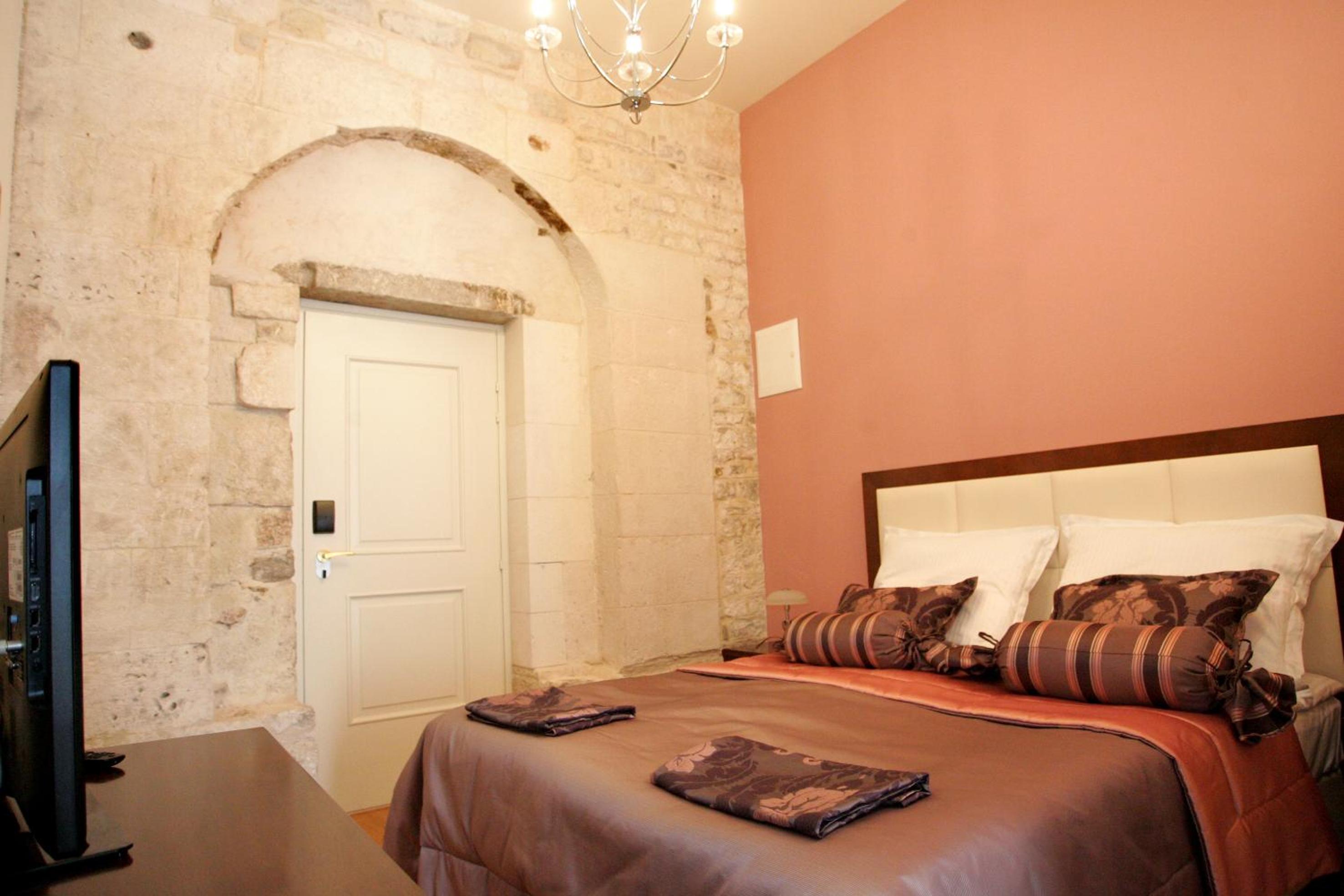 Standard Double Room - Photo 1