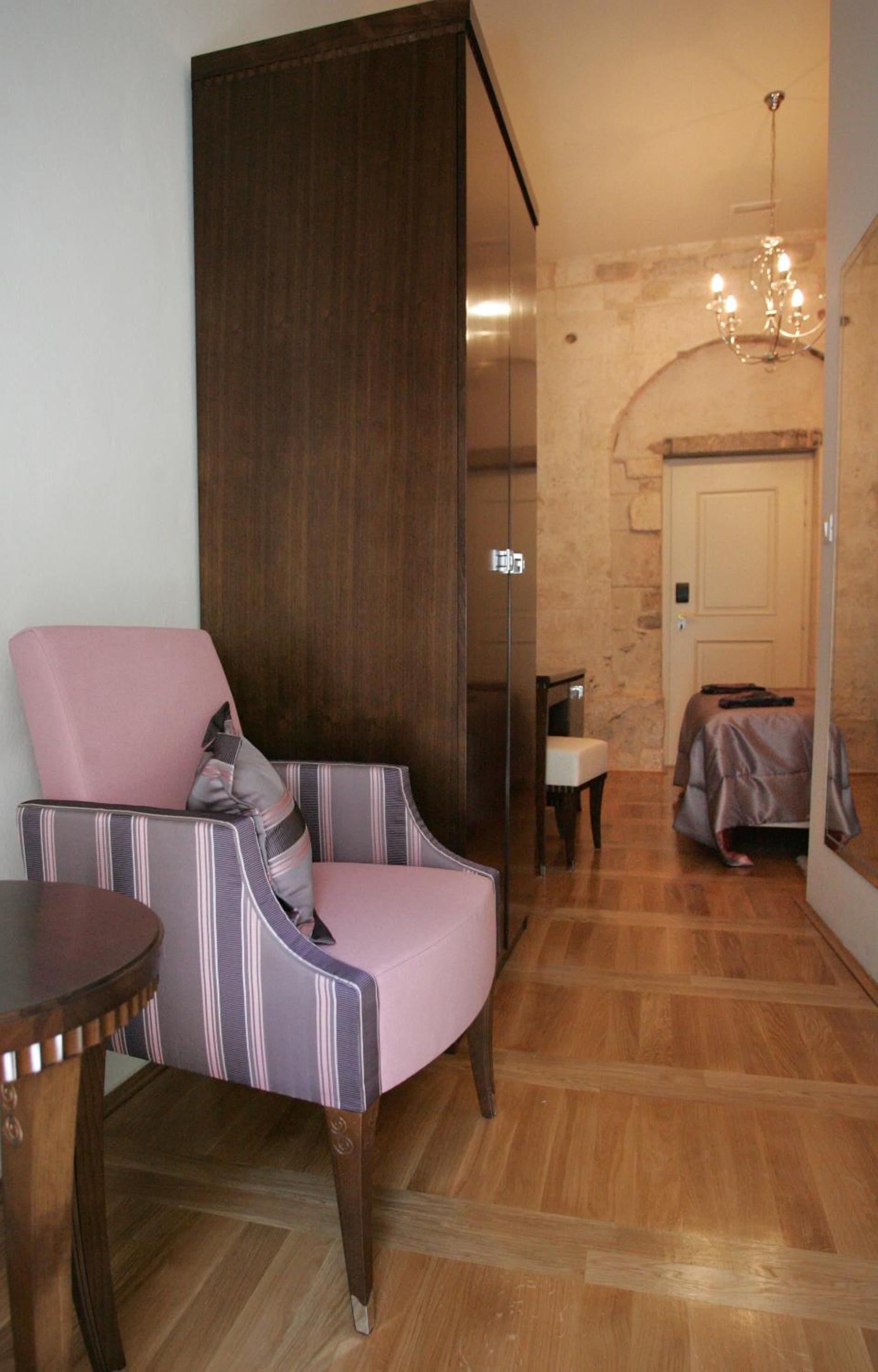 Standard Double Room - Photo 4