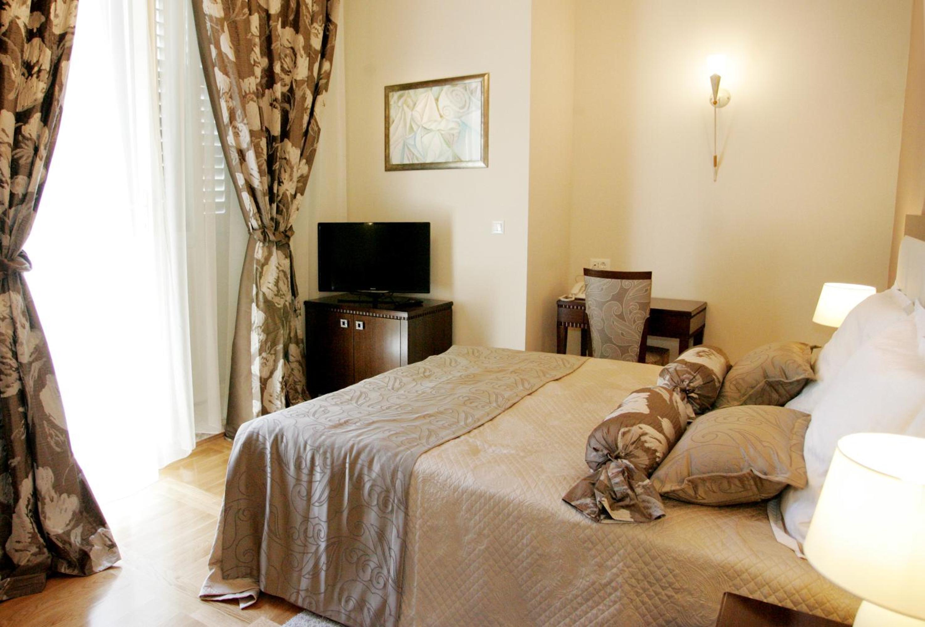 Deluxe Double Room photo 2
