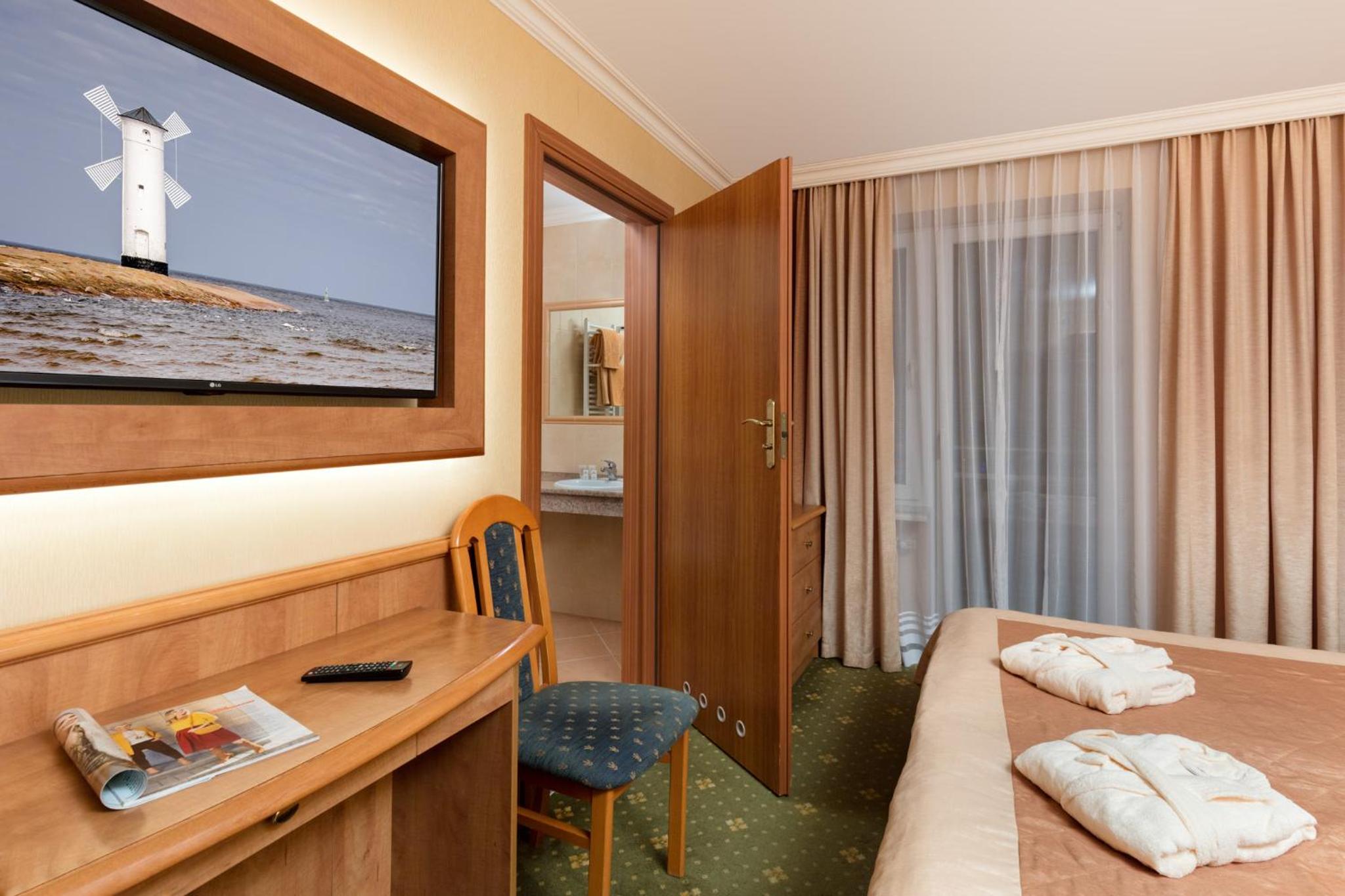 Classic Double or Twin Room with Christmas Package photo 3