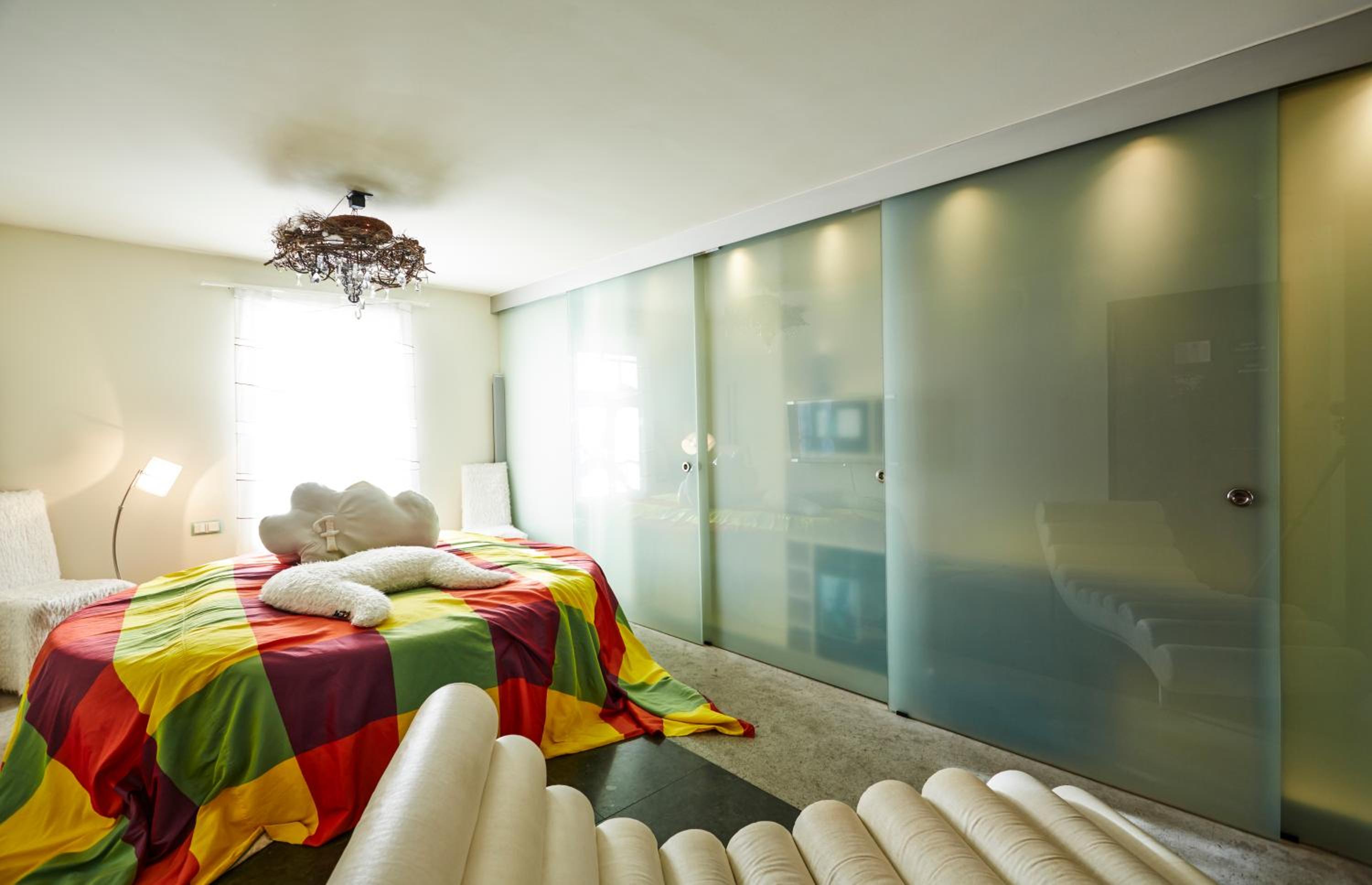 Deluxe Double Room with Bath - Photo 4