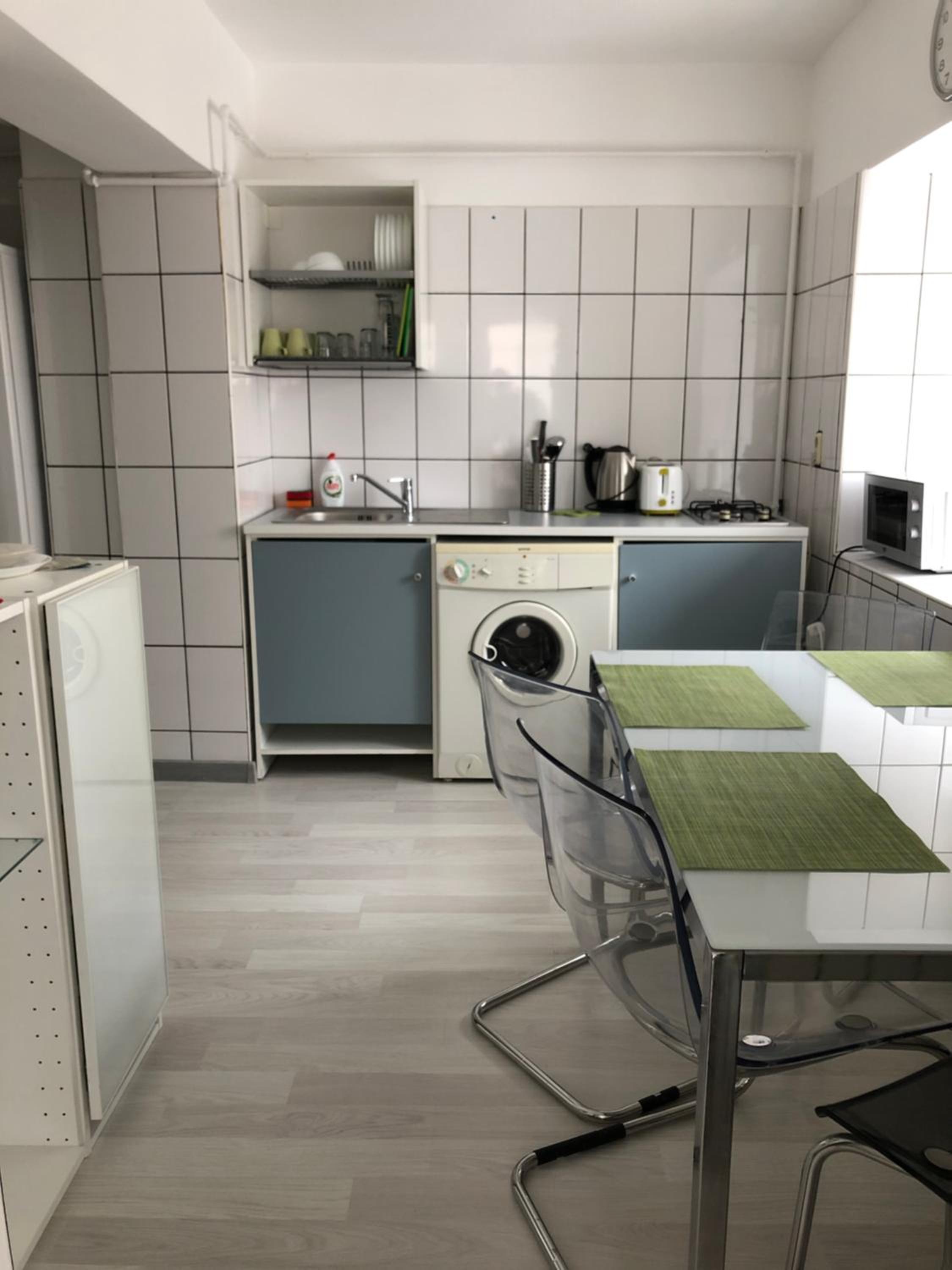 Apartment with Terrace - Photo 6