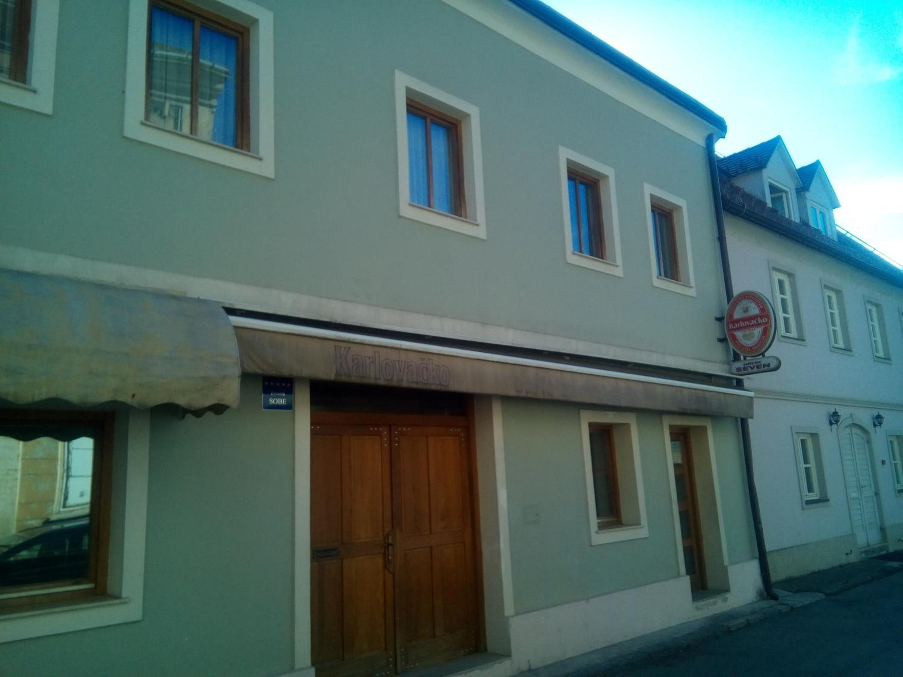 Double or Twin Room with Private Bathroom - Photo 9