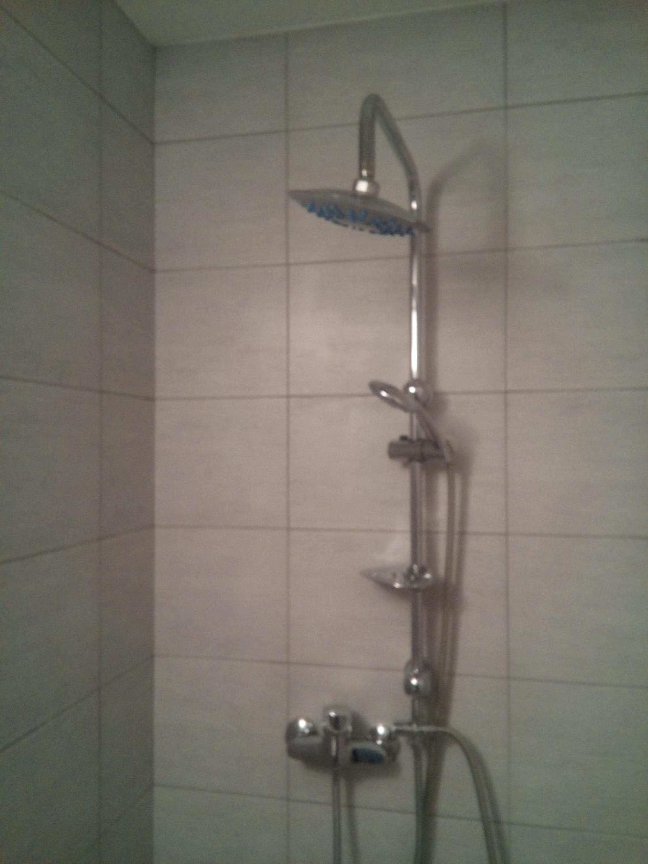 Double or Twin Room with Private Bathroom - Photo 8