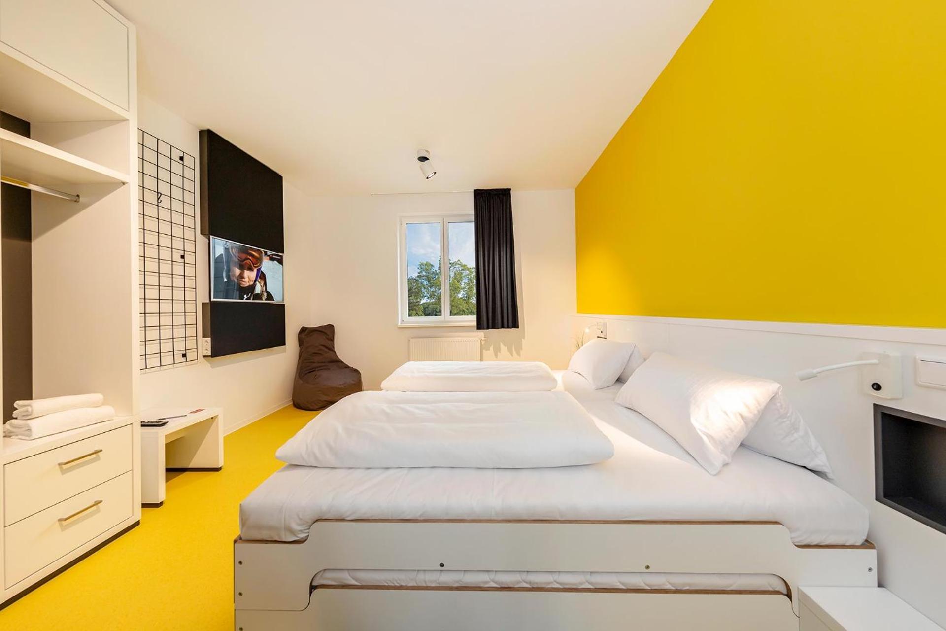 Twin Room with Shared Bathroom photo 1