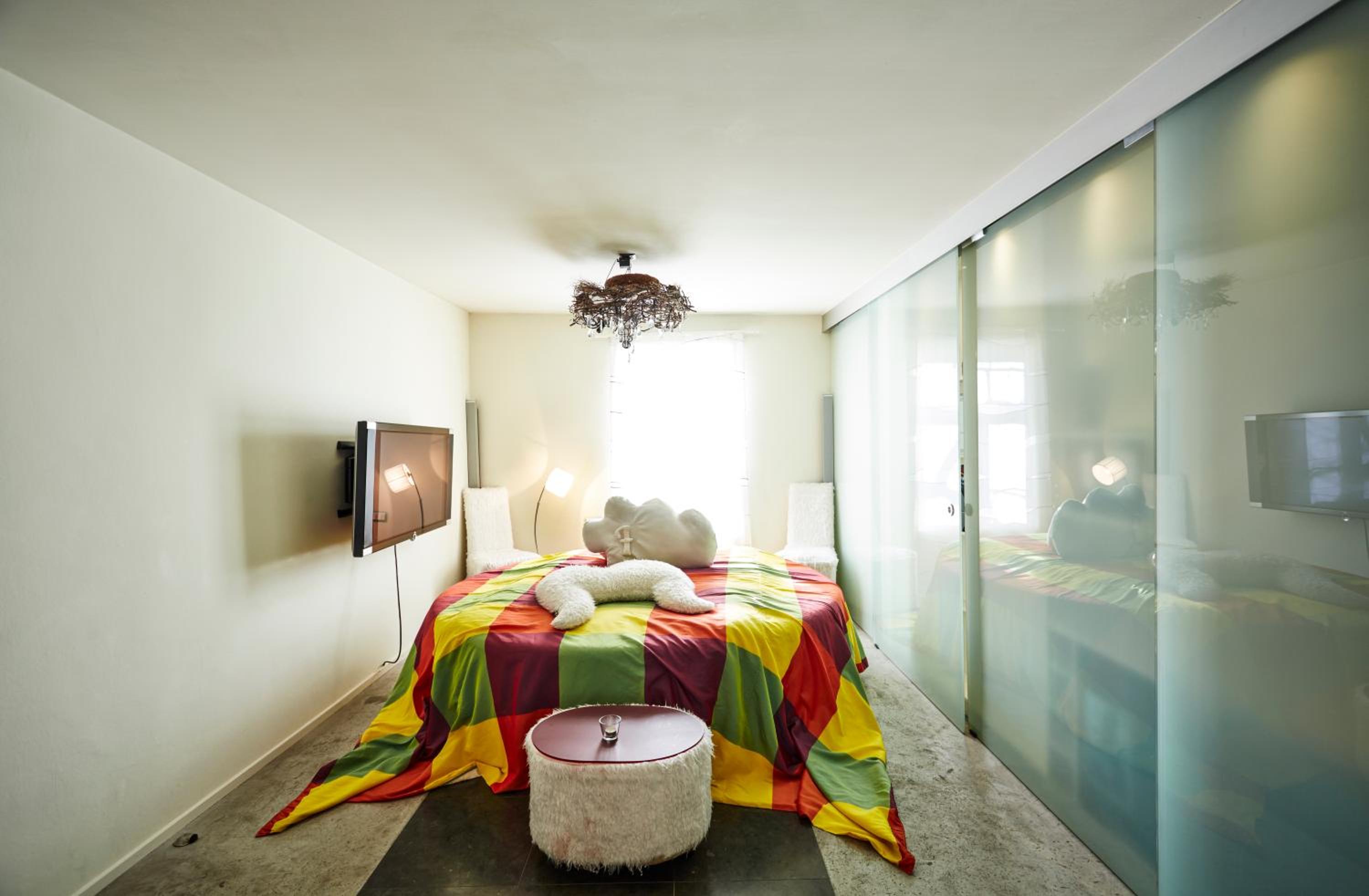 Deluxe Double Room with Bath - Photo 2