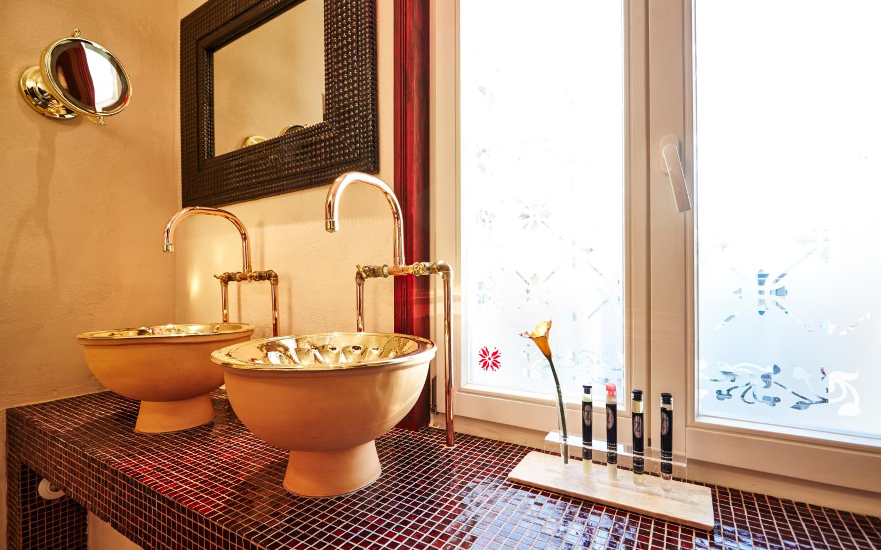 Standard Suite - Photo 3