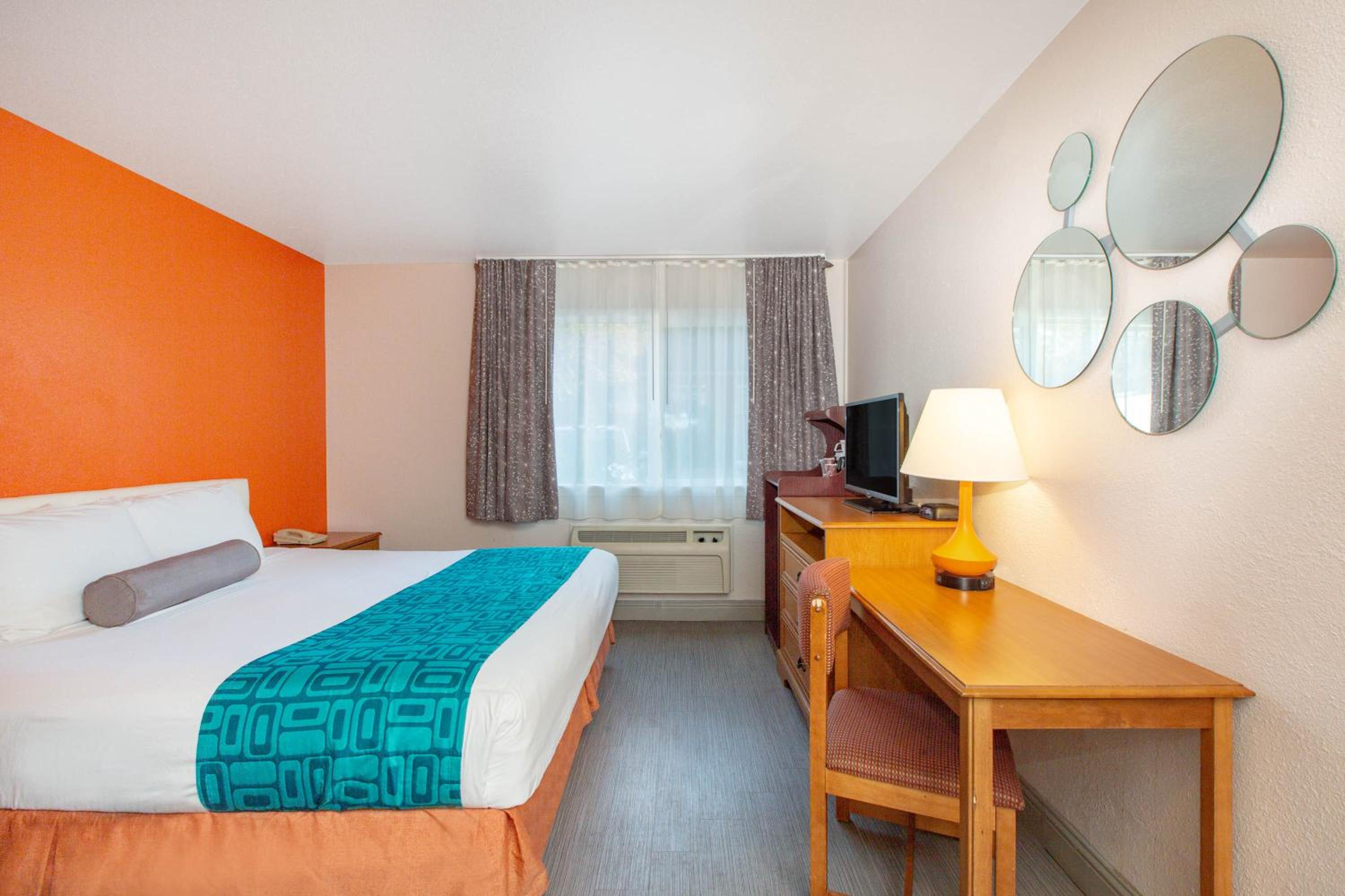 King Room- Non-Smoking - Photo 2
