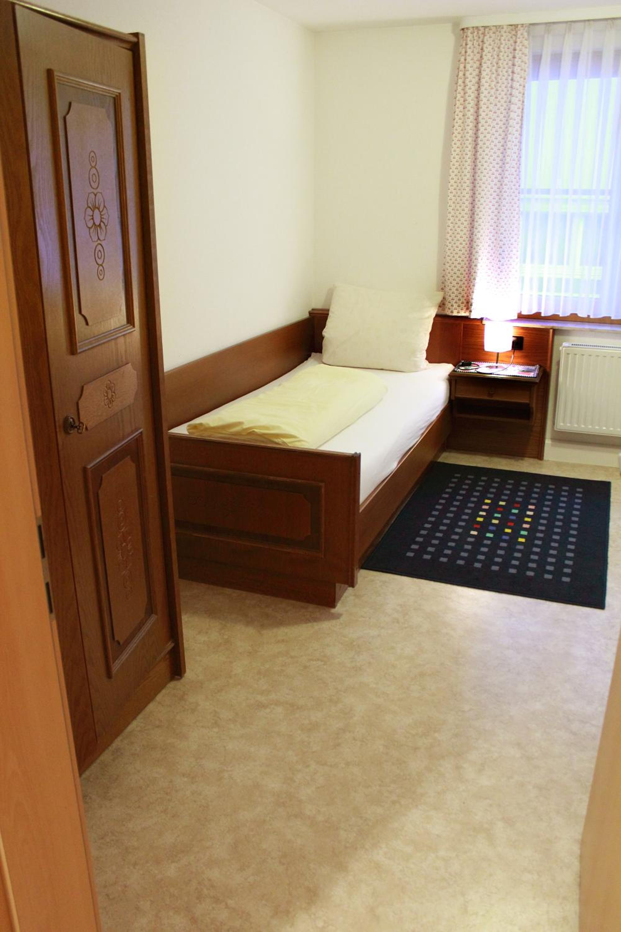 Standard Single Room with Shower photo 3