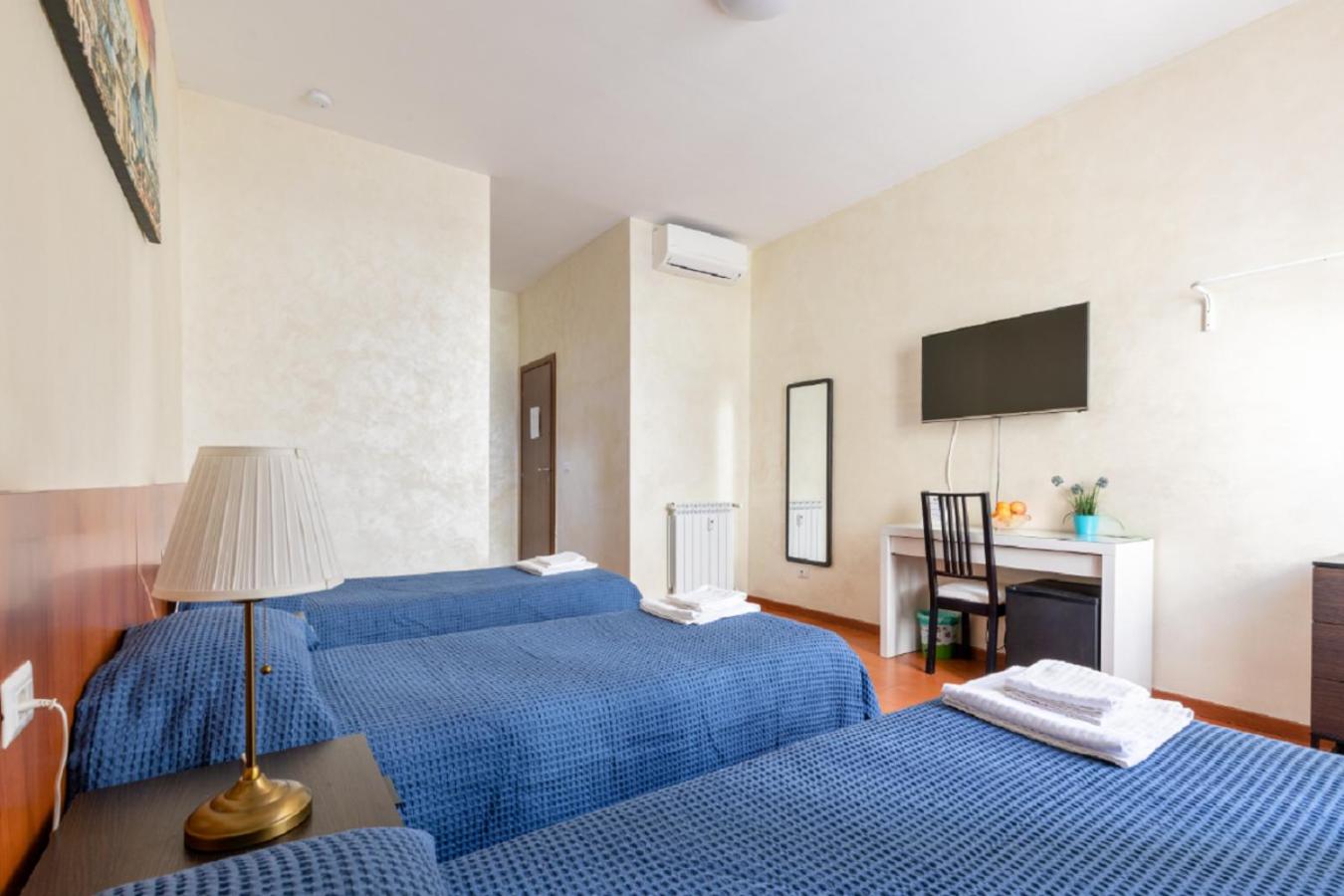 Economy Triple Room photo 1