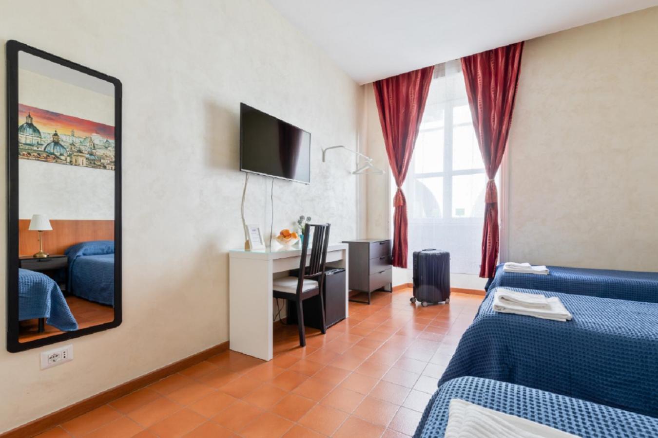 Economy Triple Room photo 2