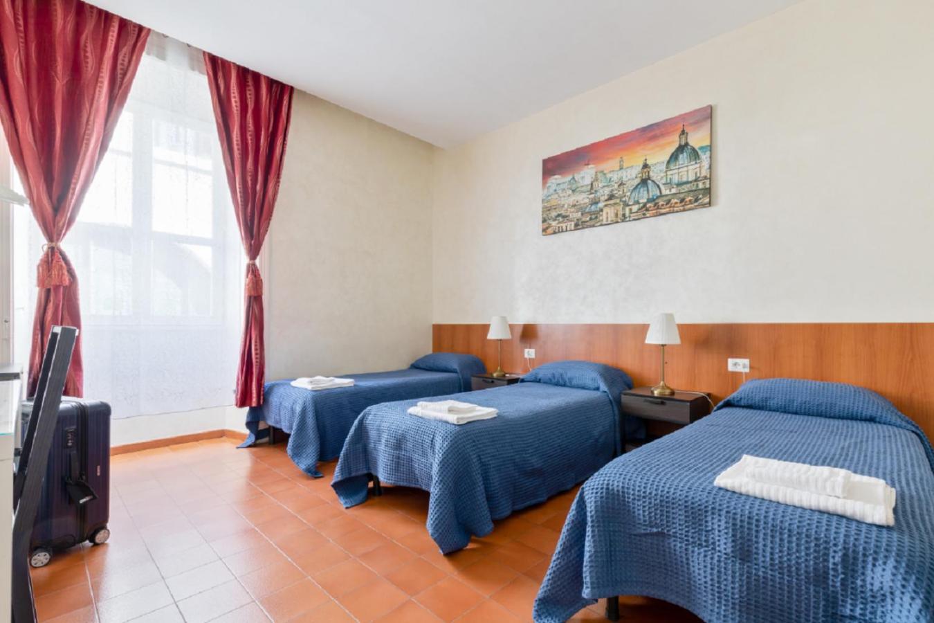 Economy Triple Room photo 3