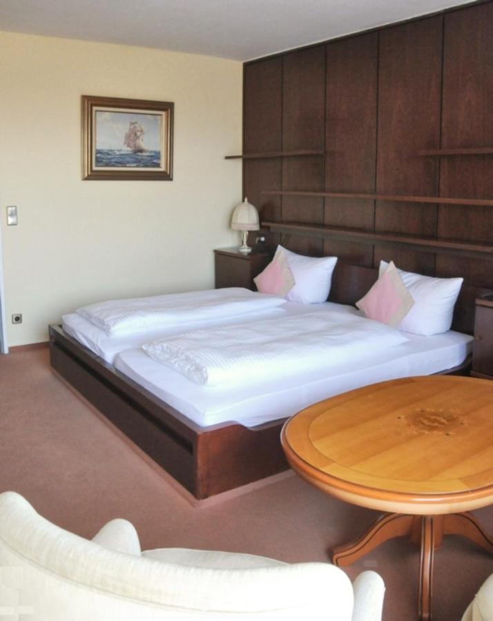Large Double Room - Photo 6