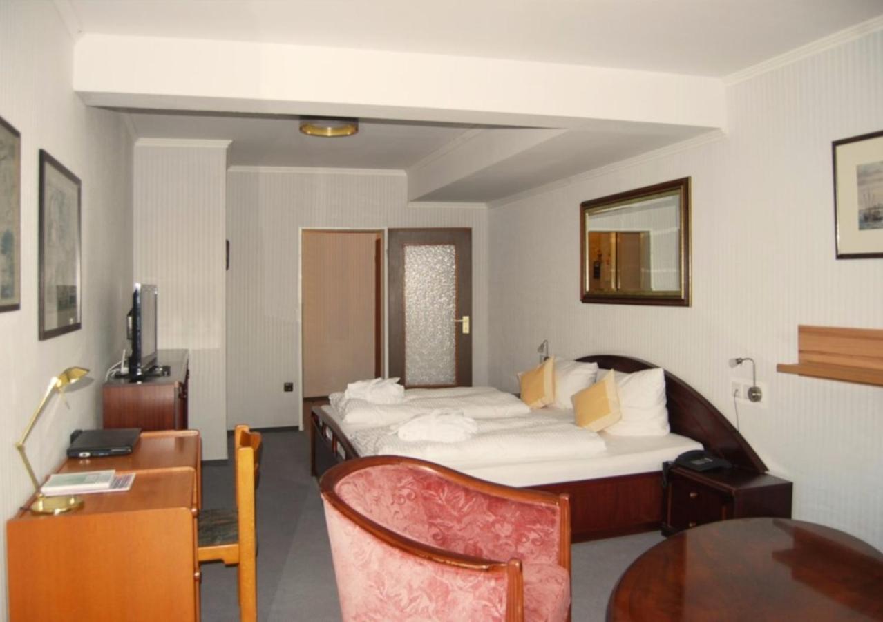 Large Double Room - Photo 3