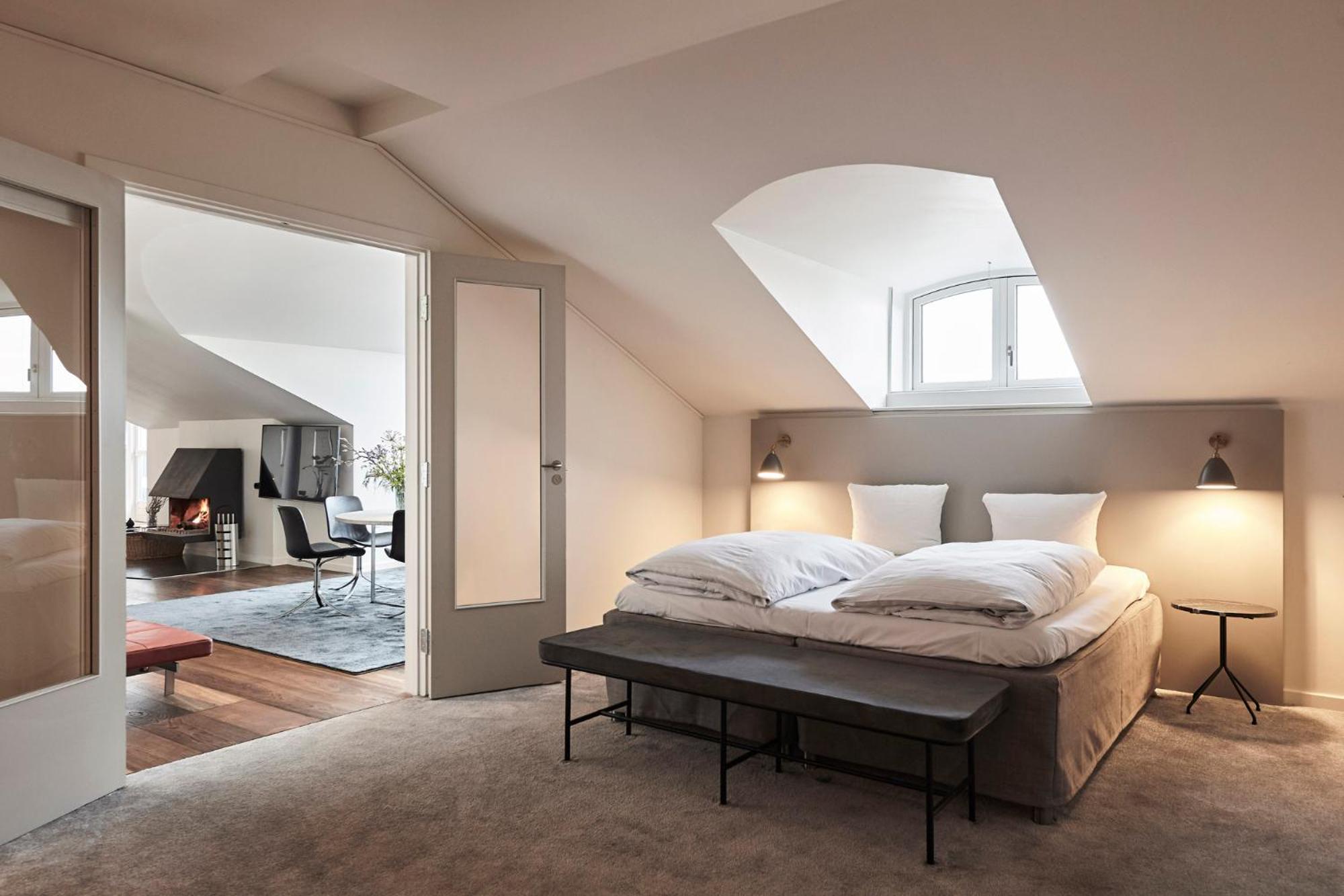 Executive Suite - Photo 3