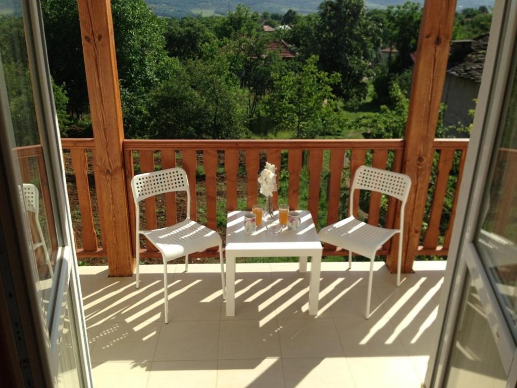 Eight-Bedroom House photo 2