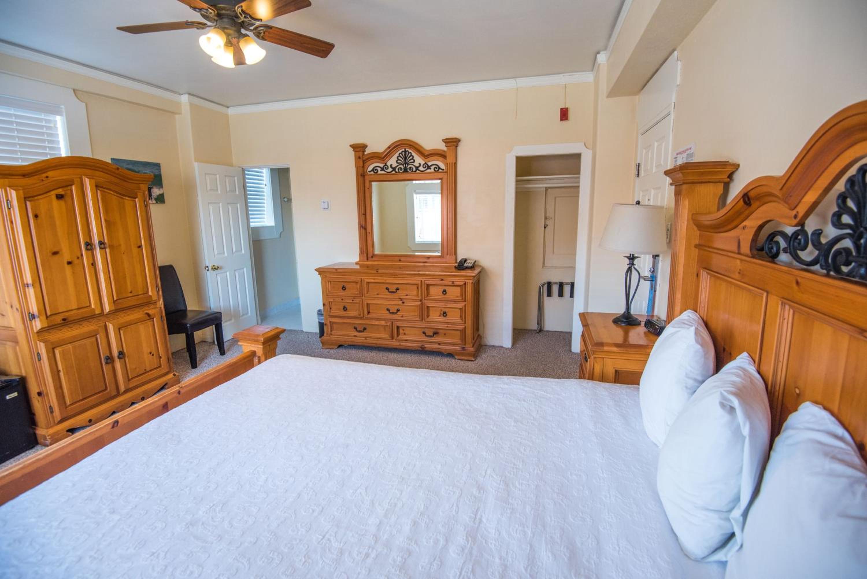 Deluxe King Room photo 1