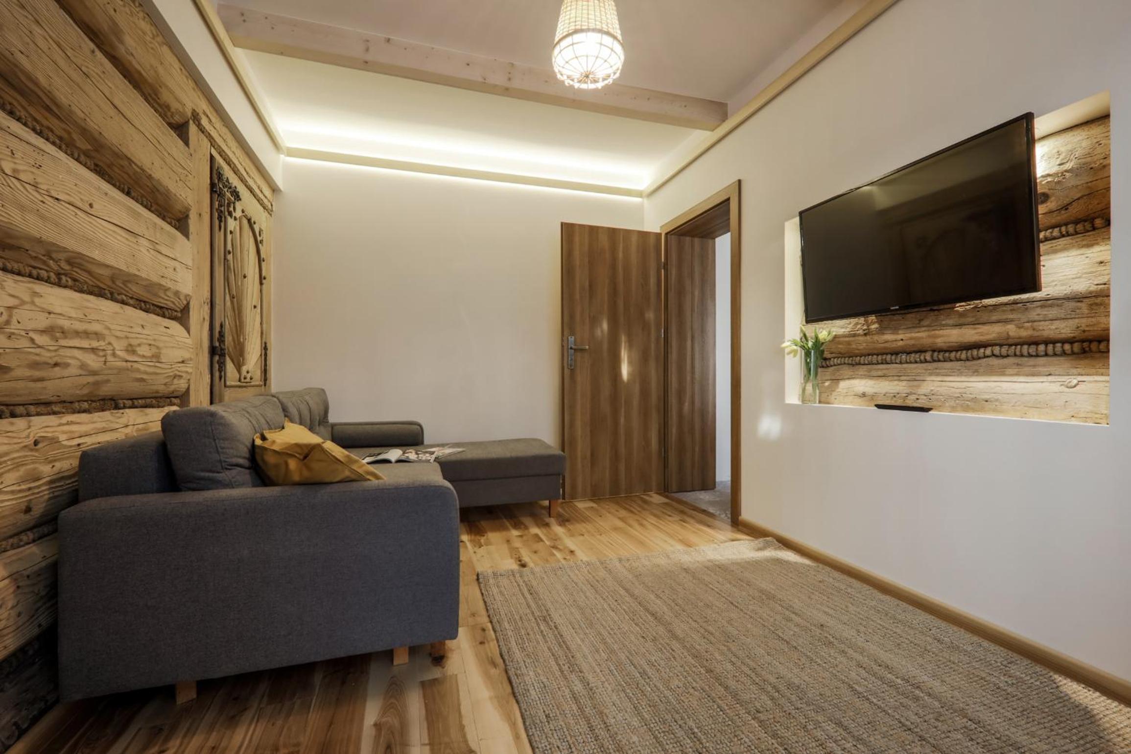 Deluxe King Suite - Photo 4