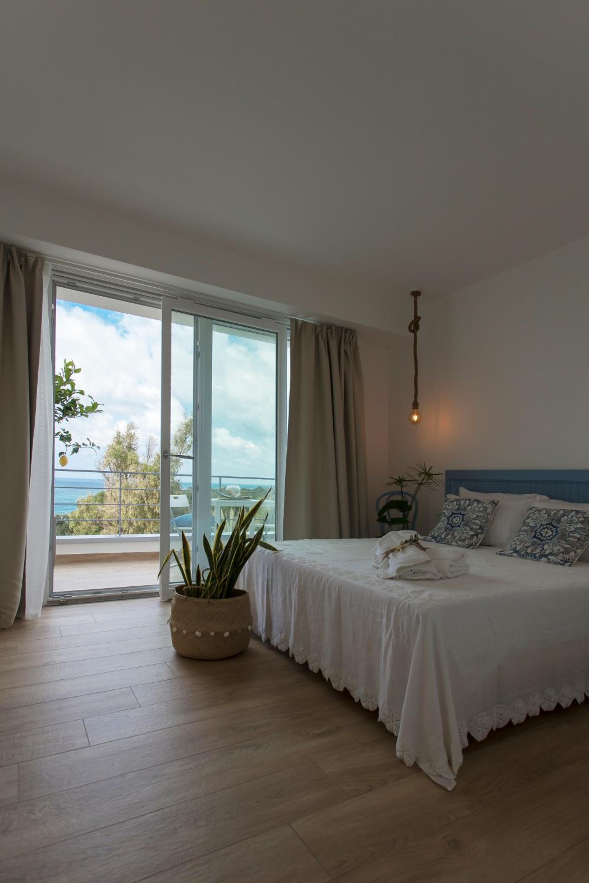 Deluxe Double Room with Balcony and Sea View